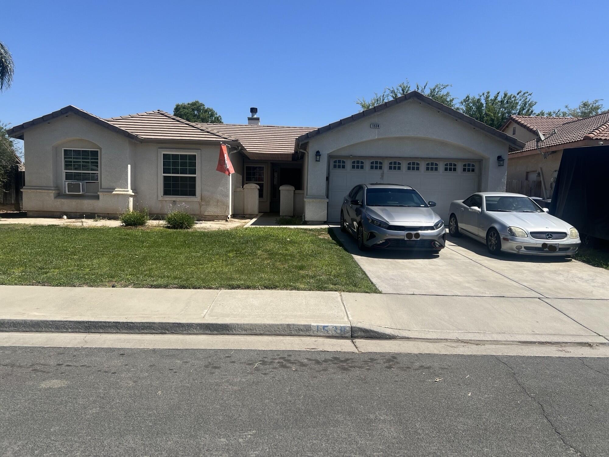 1538 W W Picadilly Ct, Hanford, CA 93230