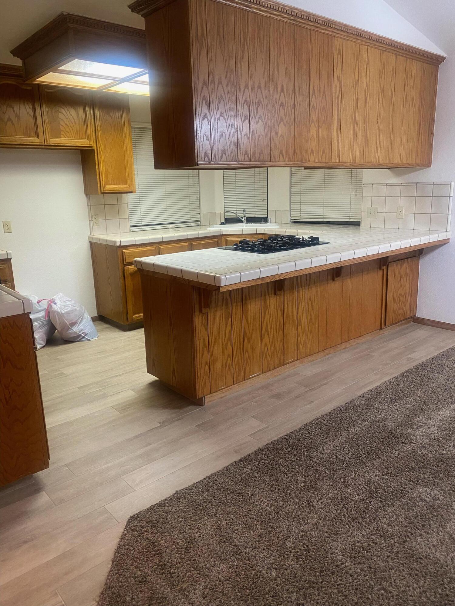 2417 Oakwood Ct, Hanford, CA 93230