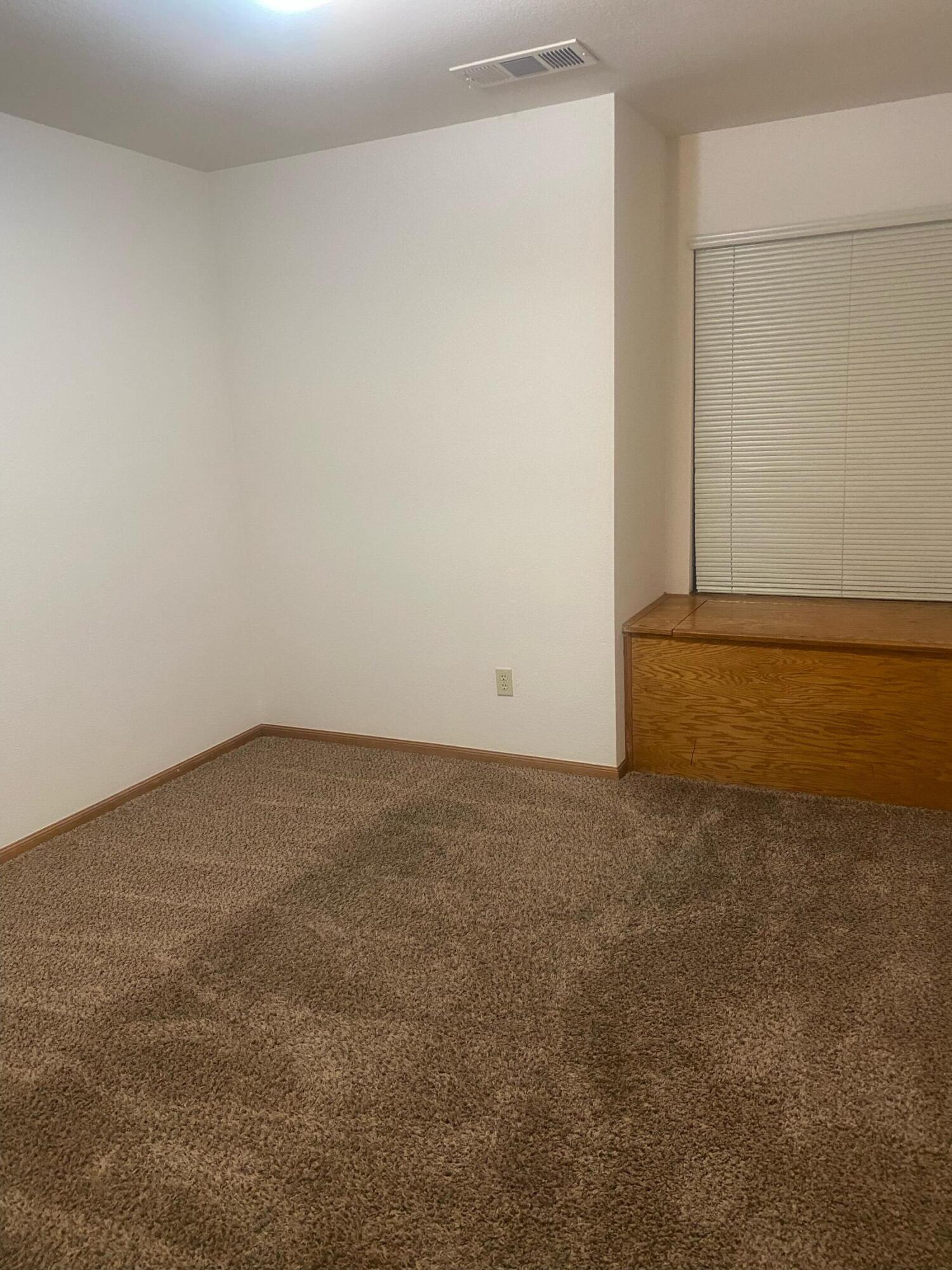 2417 Oakwood Ct, Hanford, CA 93230