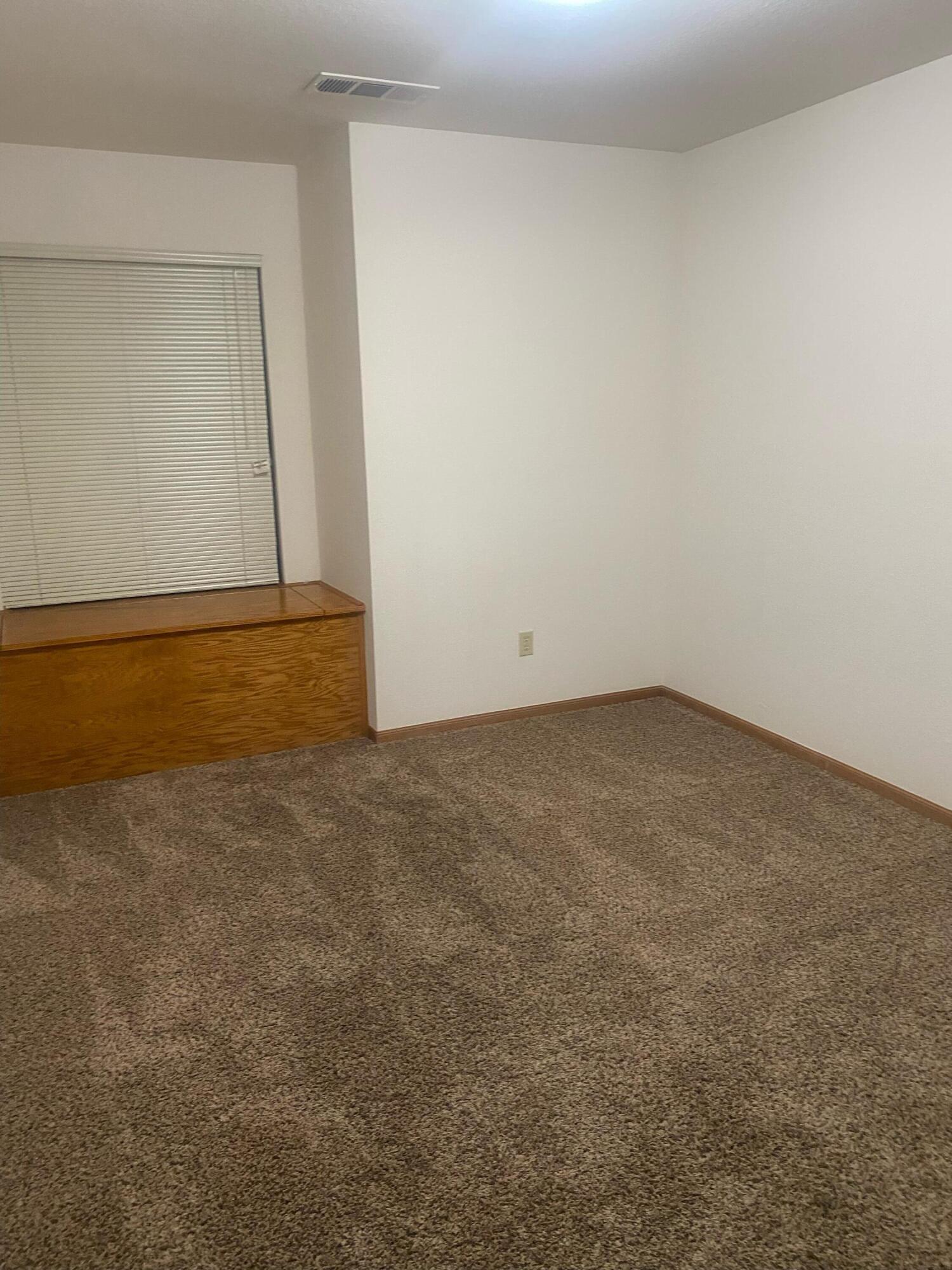 2417 Oakwood Ct, Hanford, CA 93230
