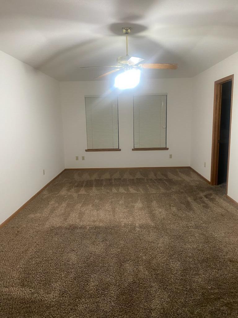 2417 Oakwood Ct, Hanford, CA 93230
