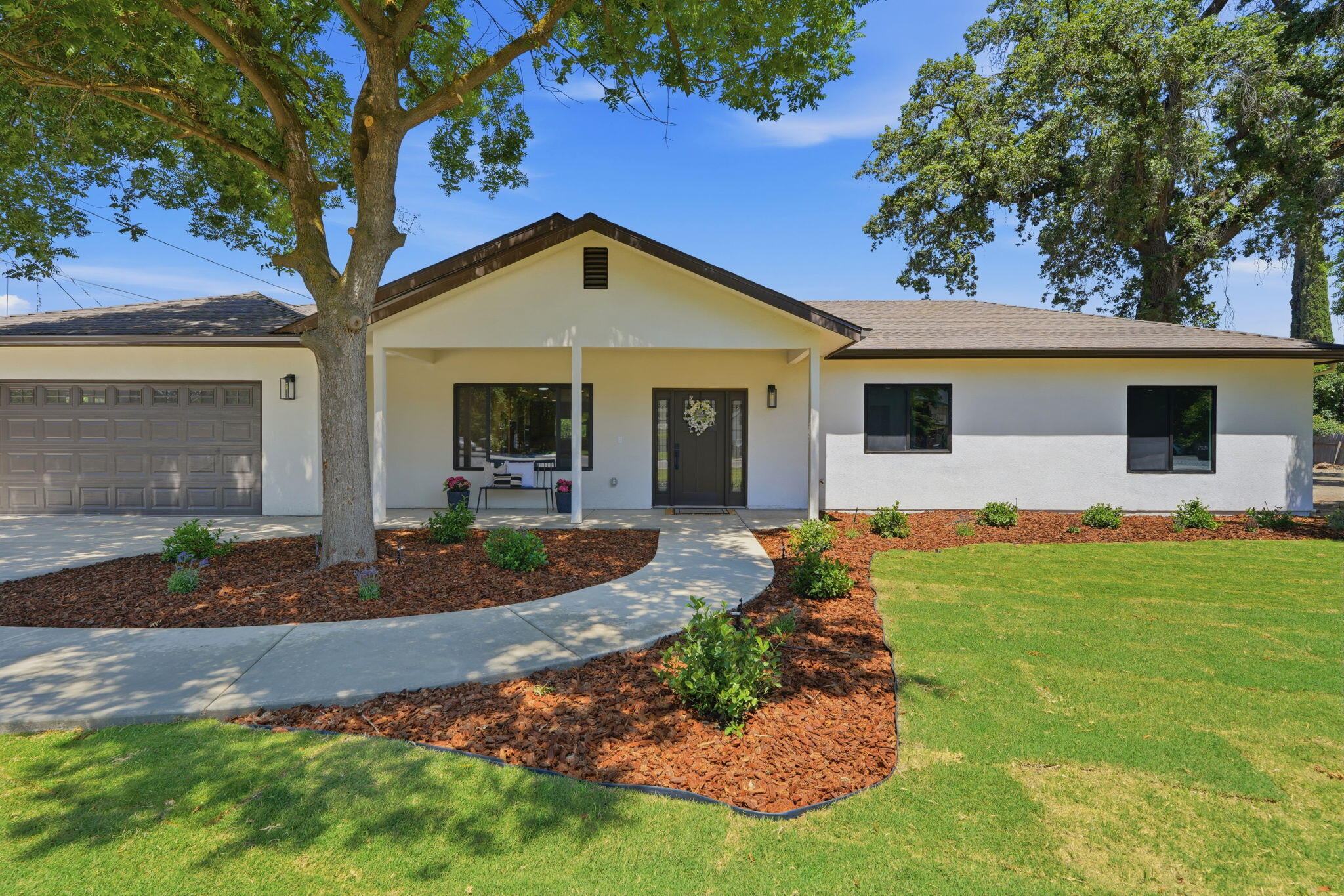 208 N N Linwood St, Visalia, CA 93291