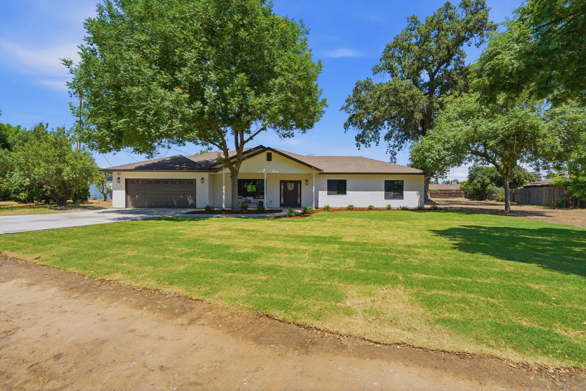 208 N N Linwood St, Visalia, CA 93291
