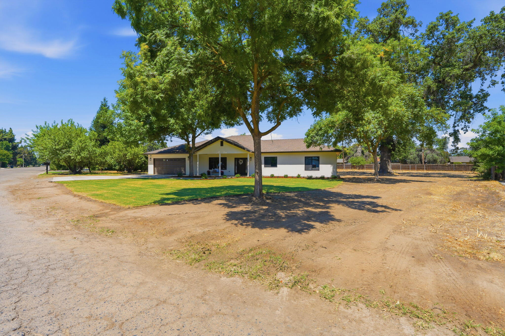208 N N Linwood St, Visalia, CA 93291