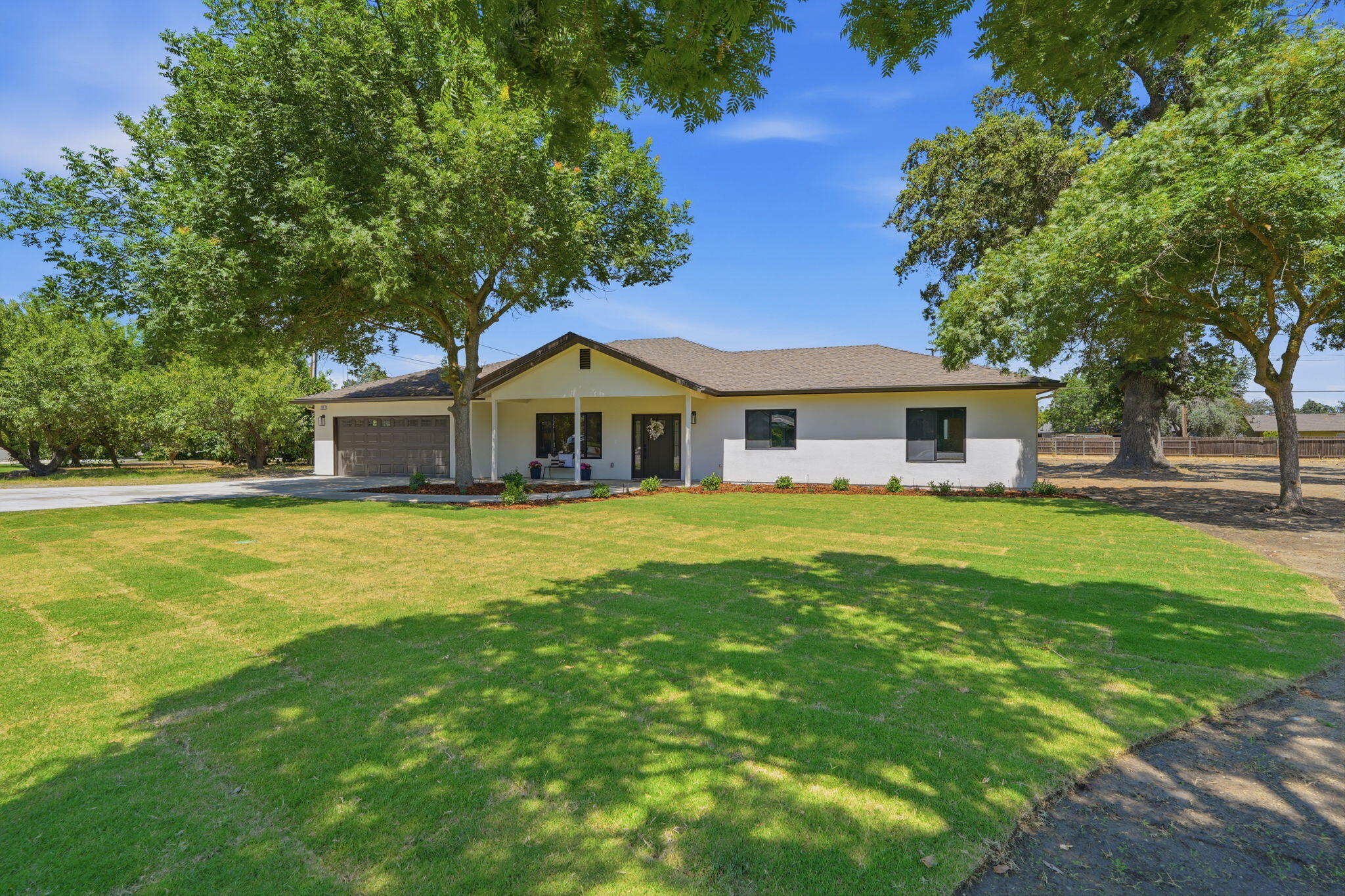 208 N N Linwood St, Visalia, CA 93291