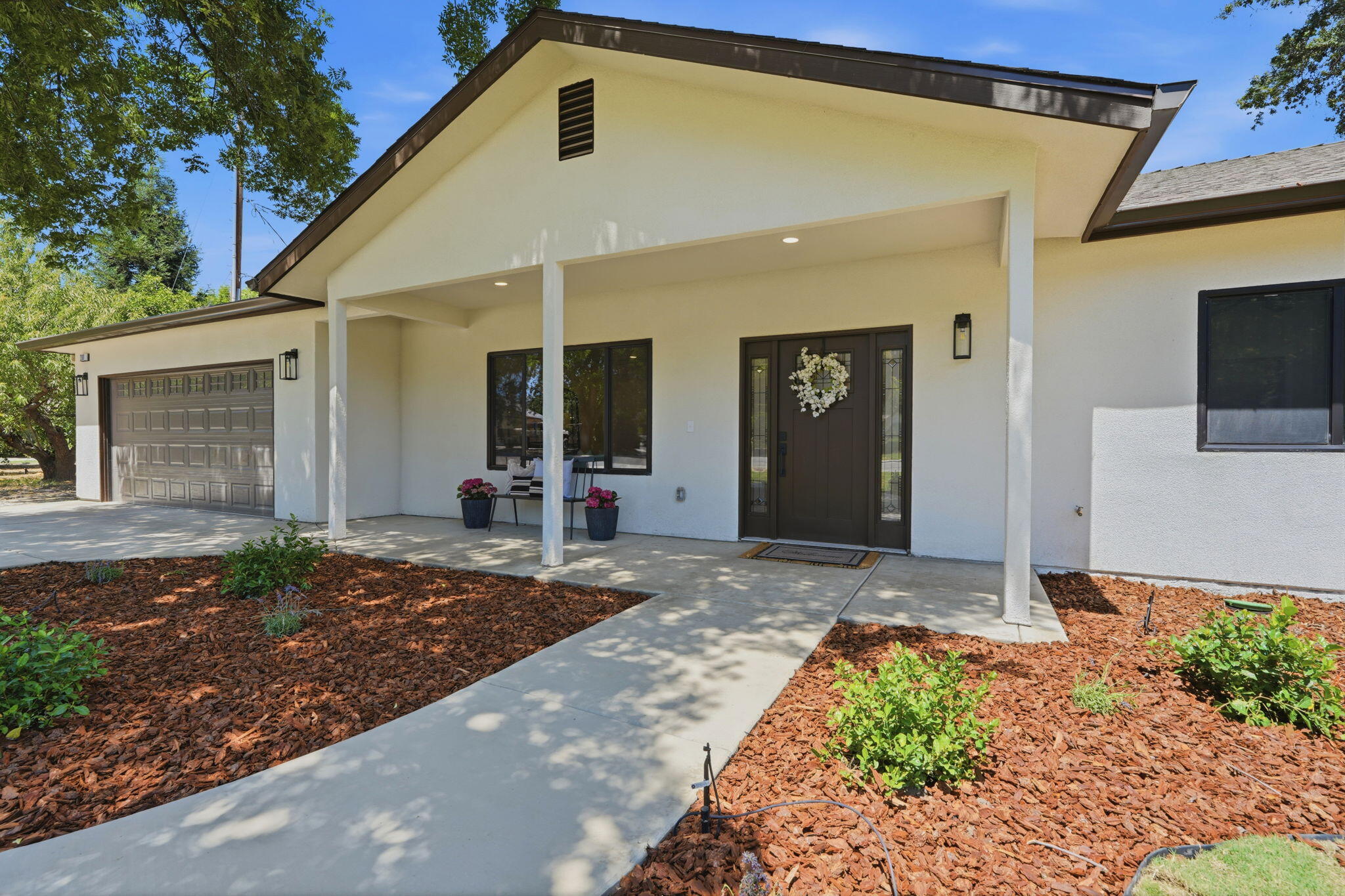 208 N N Linwood St, Visalia, CA 93291