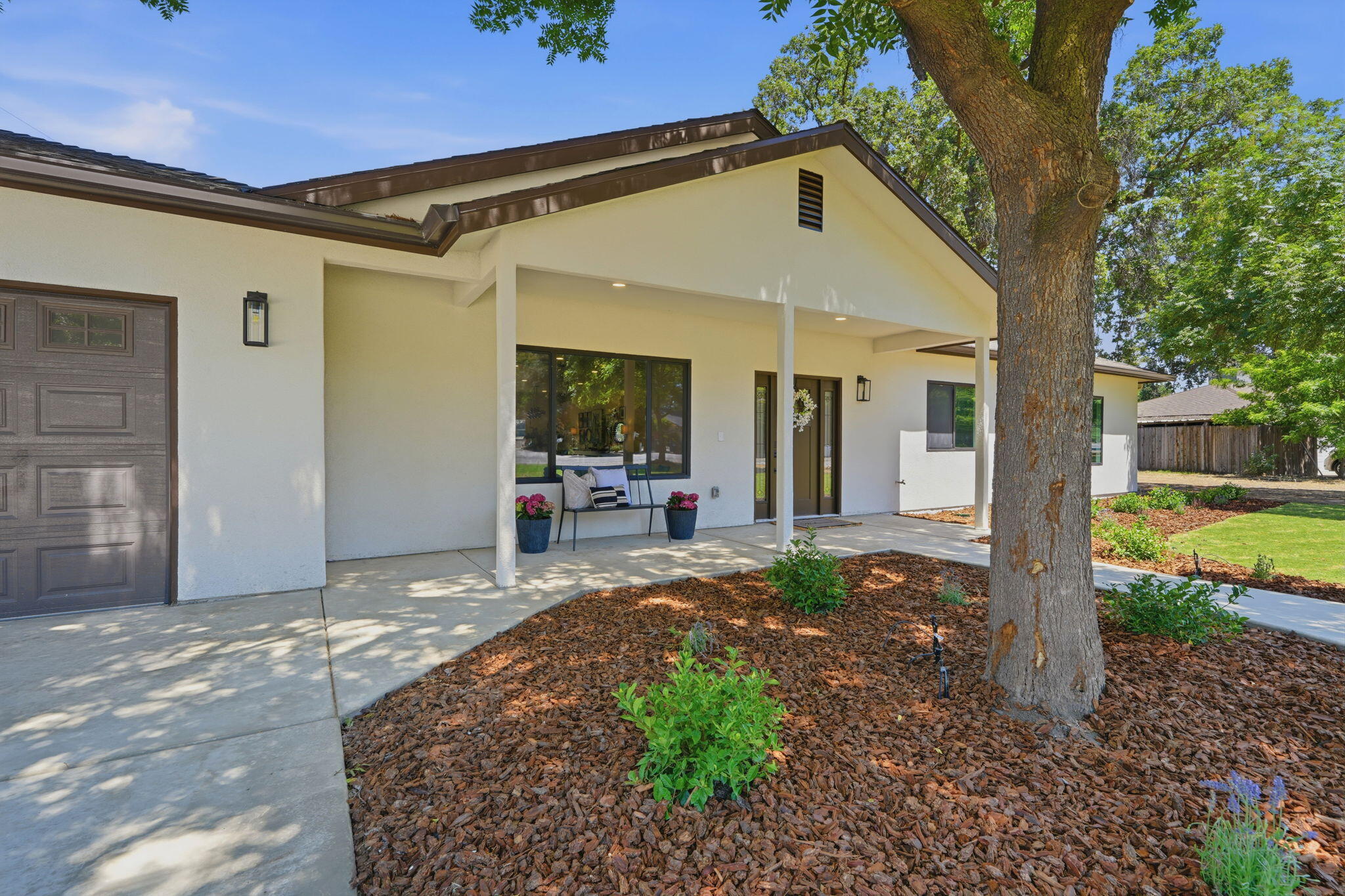 208 N N Linwood St, Visalia, CA 93291