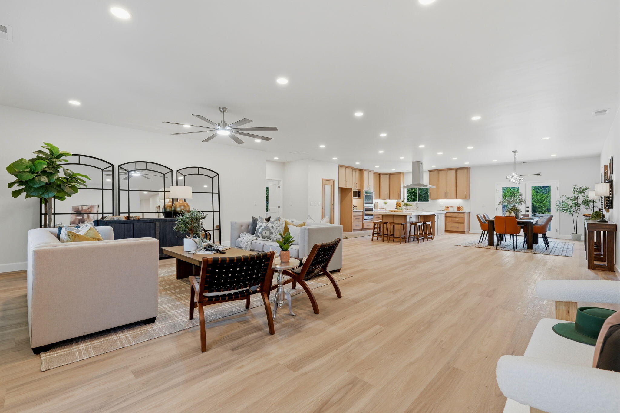 208 N N Linwood St, Visalia, CA 93291