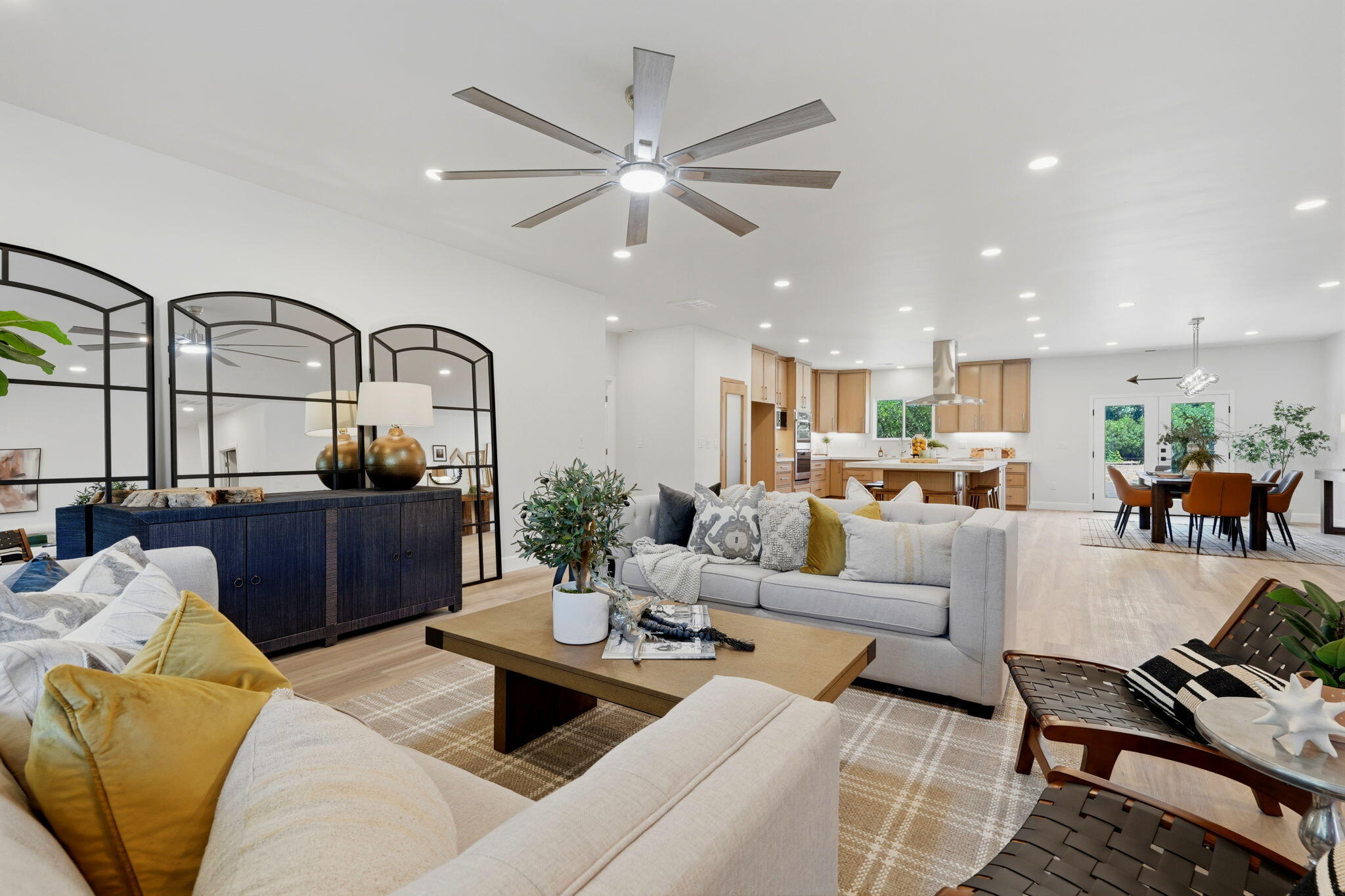 208 N N Linwood St, Visalia, CA 93291