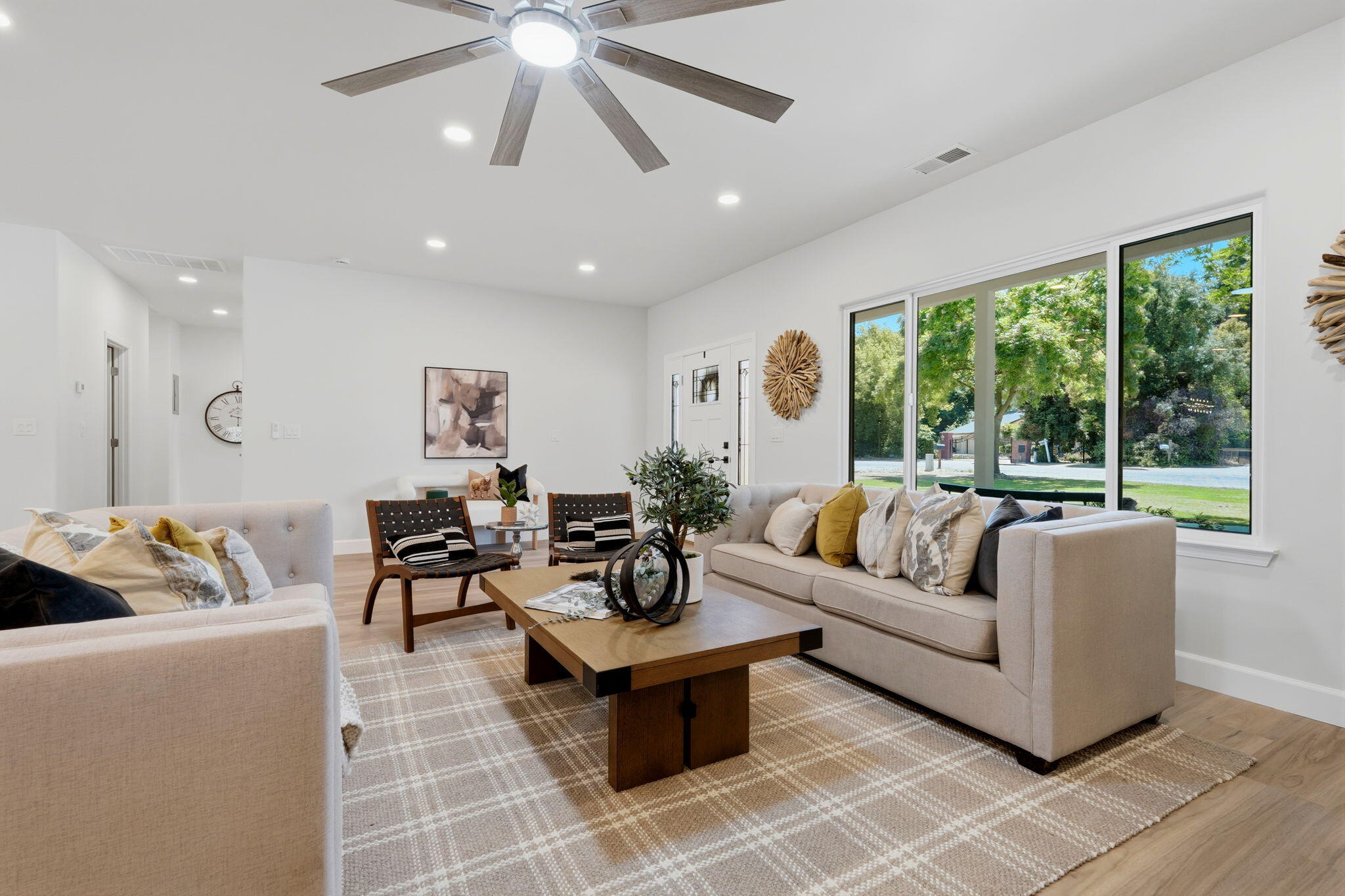 208 N N Linwood St, Visalia, CA 93291