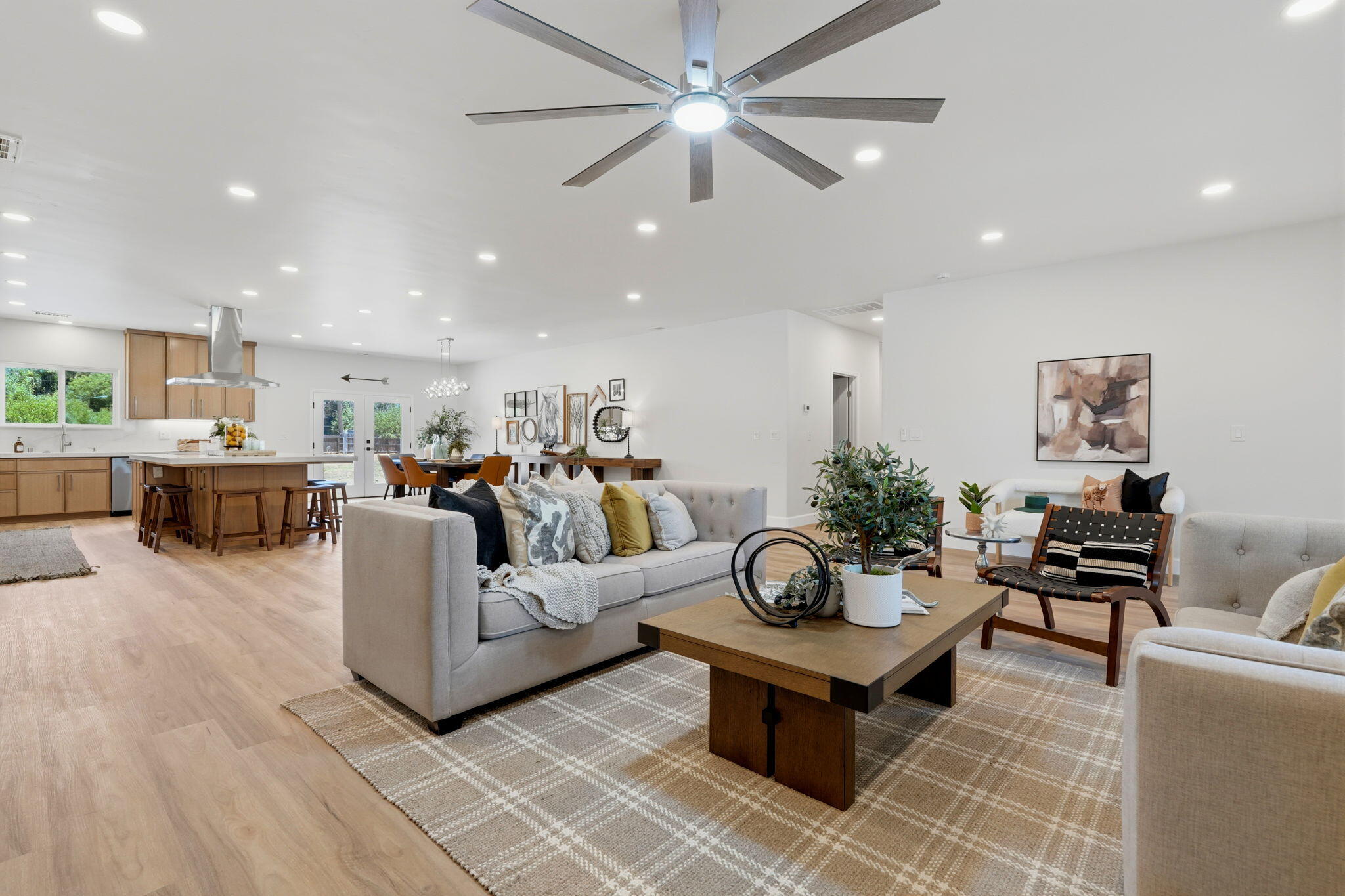 208 N N Linwood St, Visalia, CA 93291