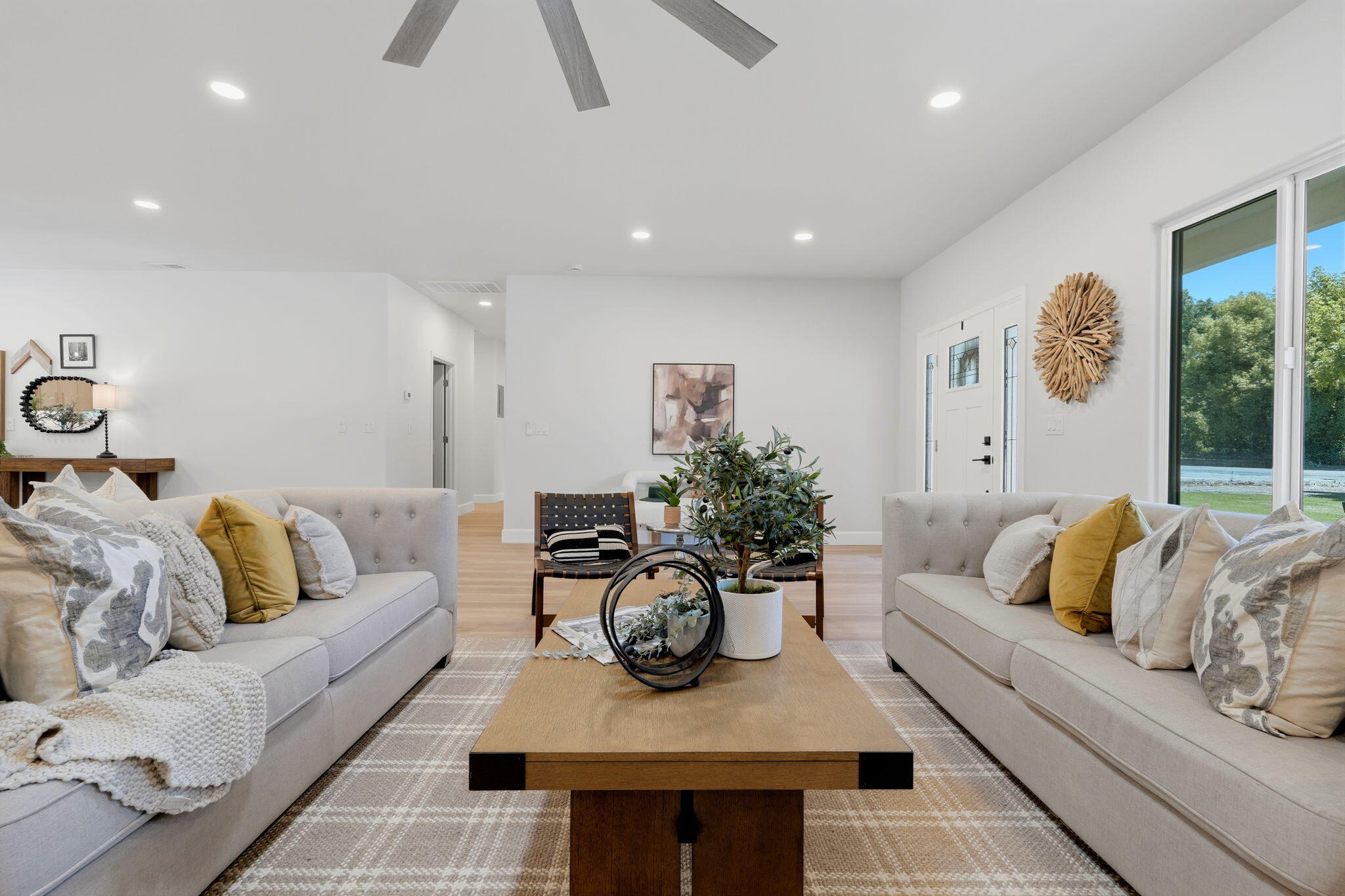 208 N N Linwood St, Visalia, CA 93291