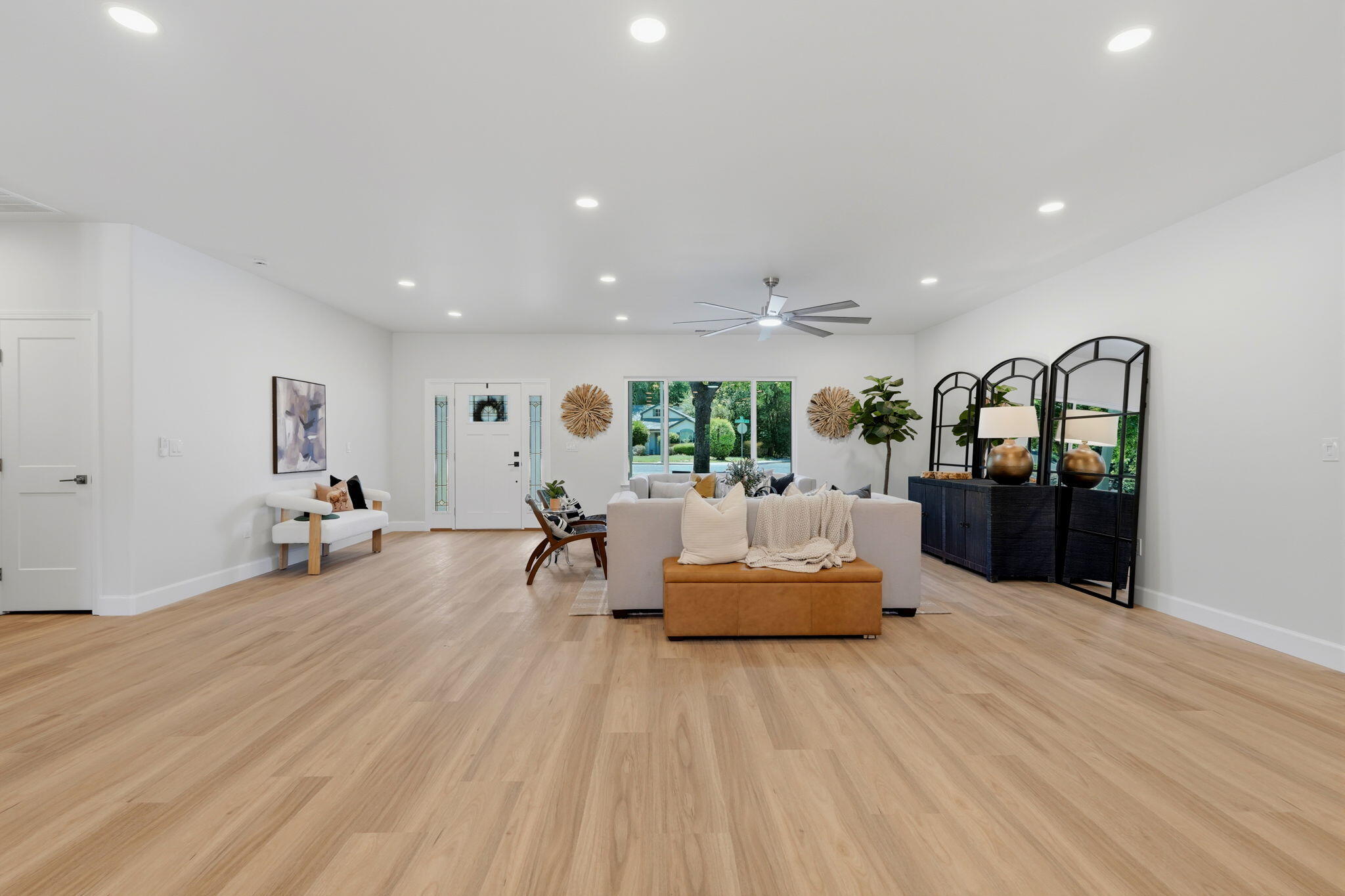 208 N N Linwood St, Visalia, CA 93291