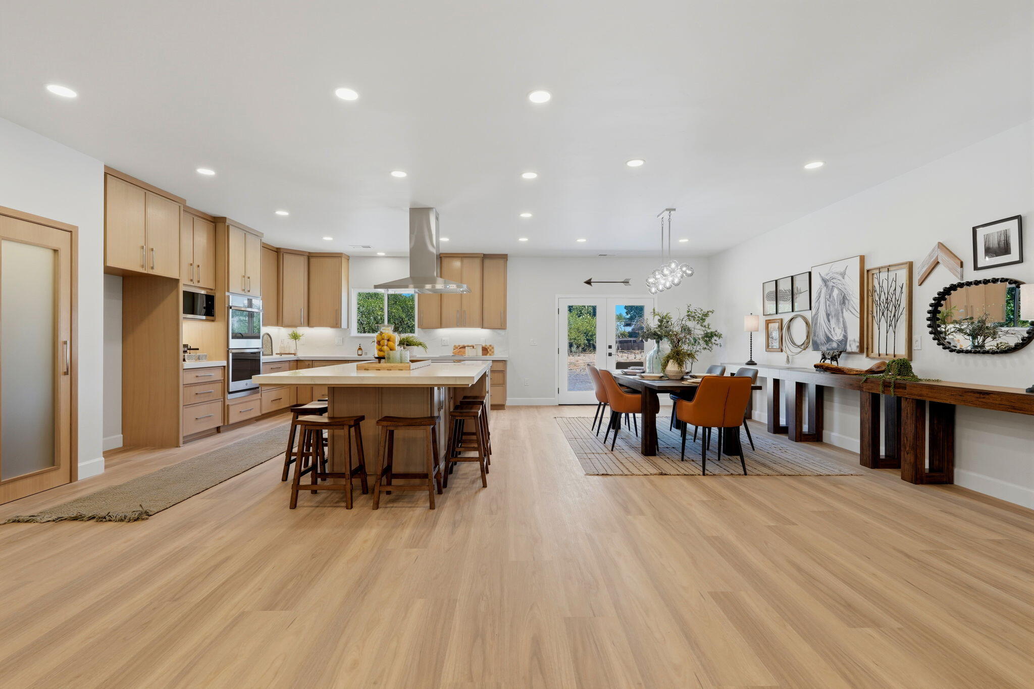 208 N N Linwood St, Visalia, CA 93291