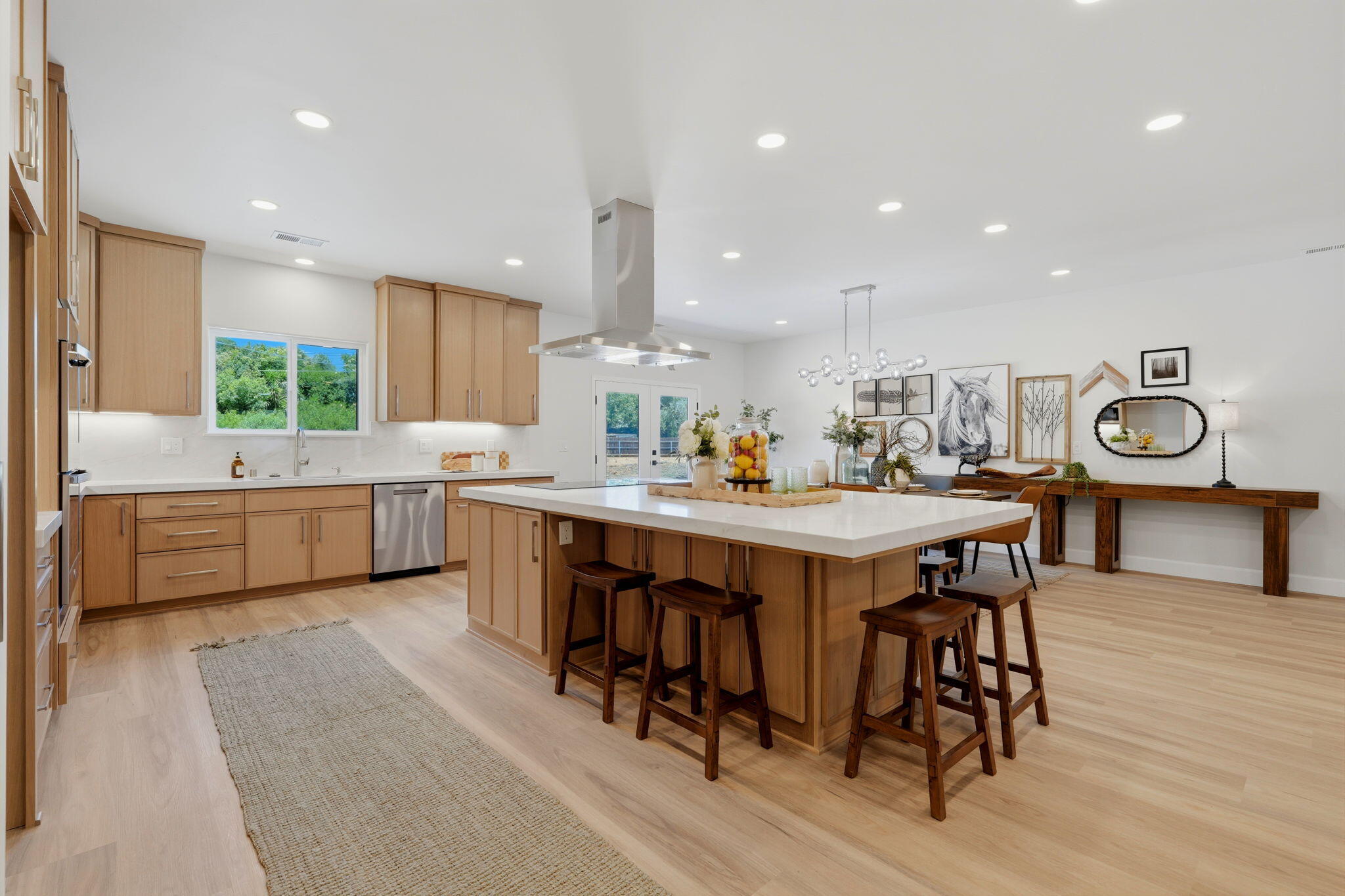 208 N N Linwood St, Visalia, CA 93291