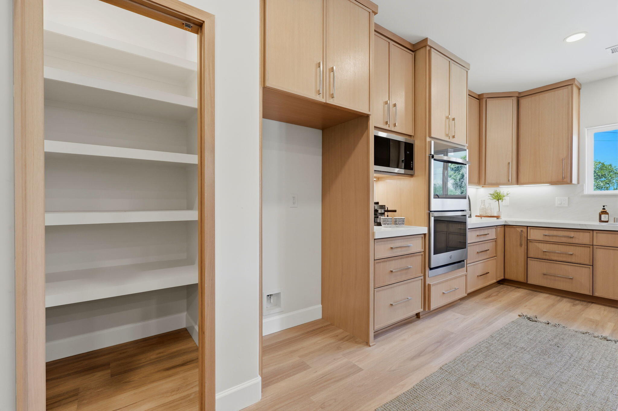 208 N N Linwood St, Visalia, CA 93291