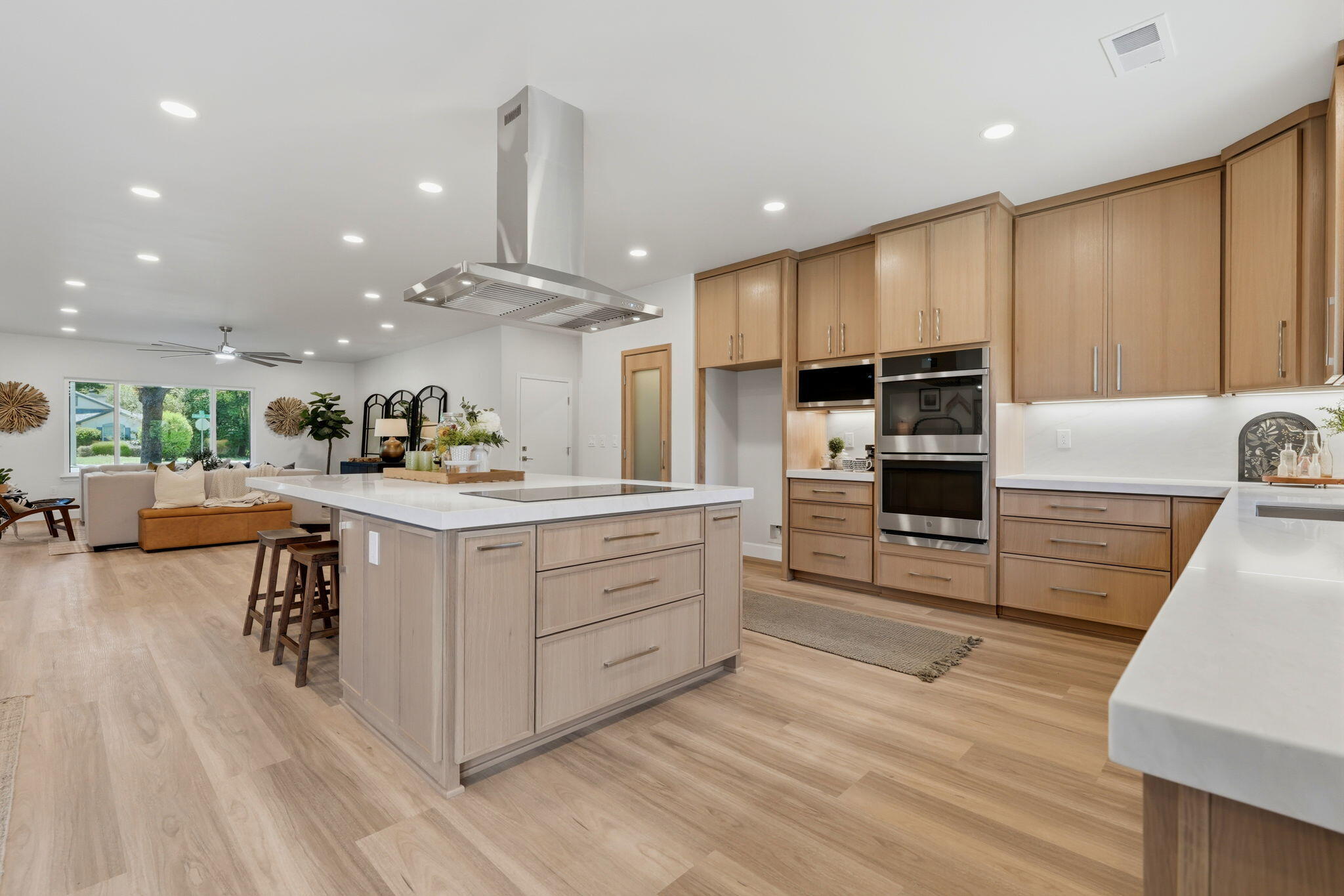 208 N N Linwood St, Visalia, CA 93291