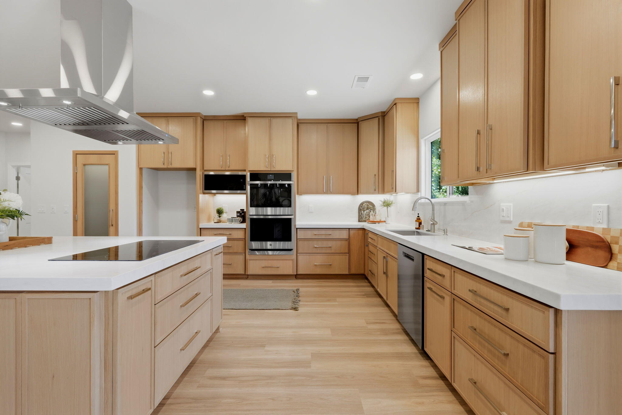 208 N N Linwood St, Visalia, CA 93291