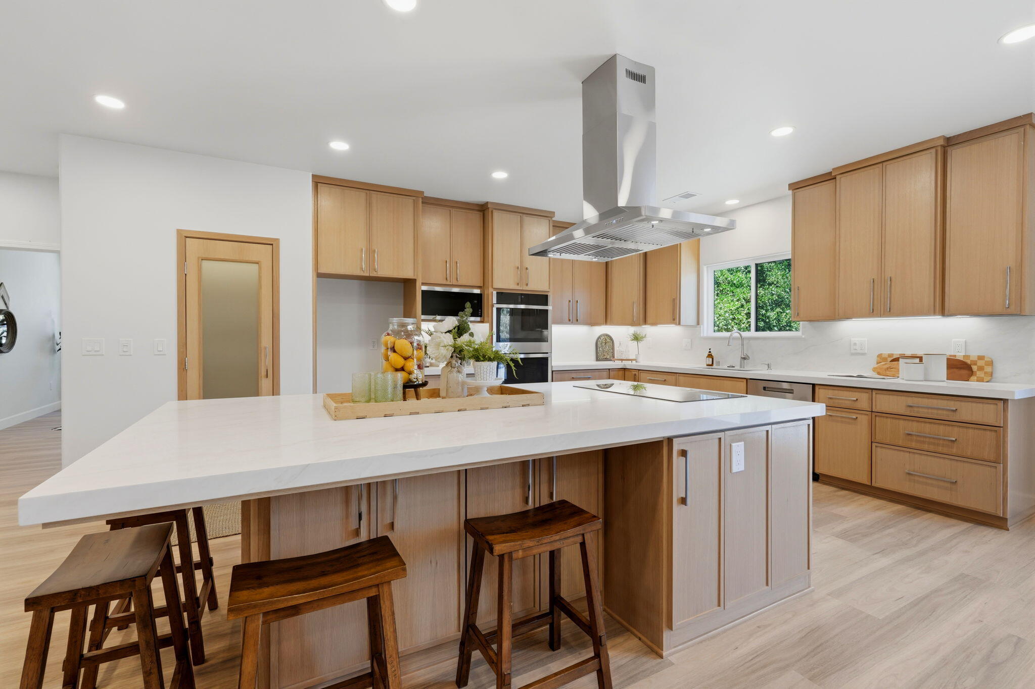 208 N N Linwood St, Visalia, CA 93291