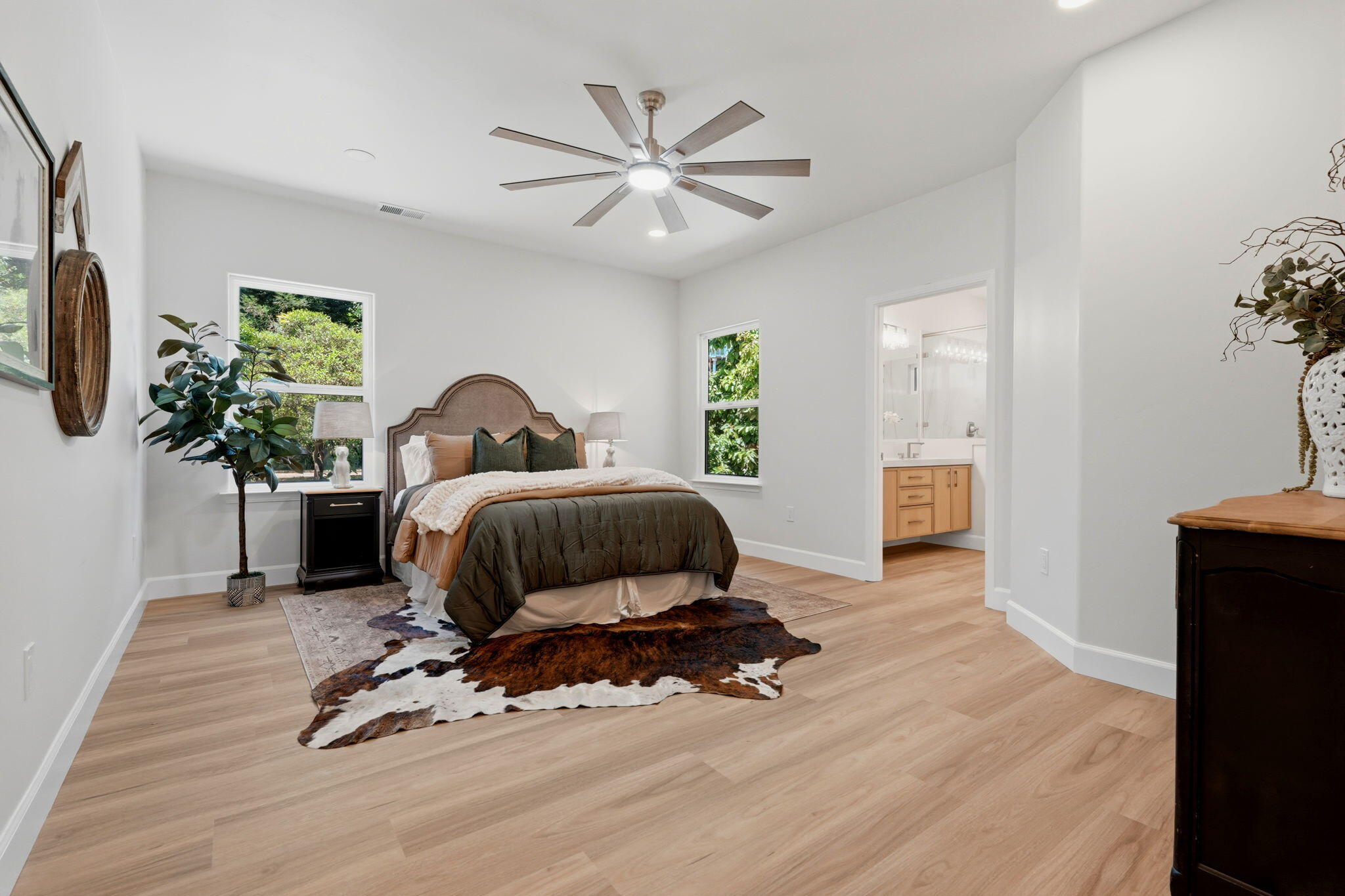 208 N N Linwood St, Visalia, CA 93291