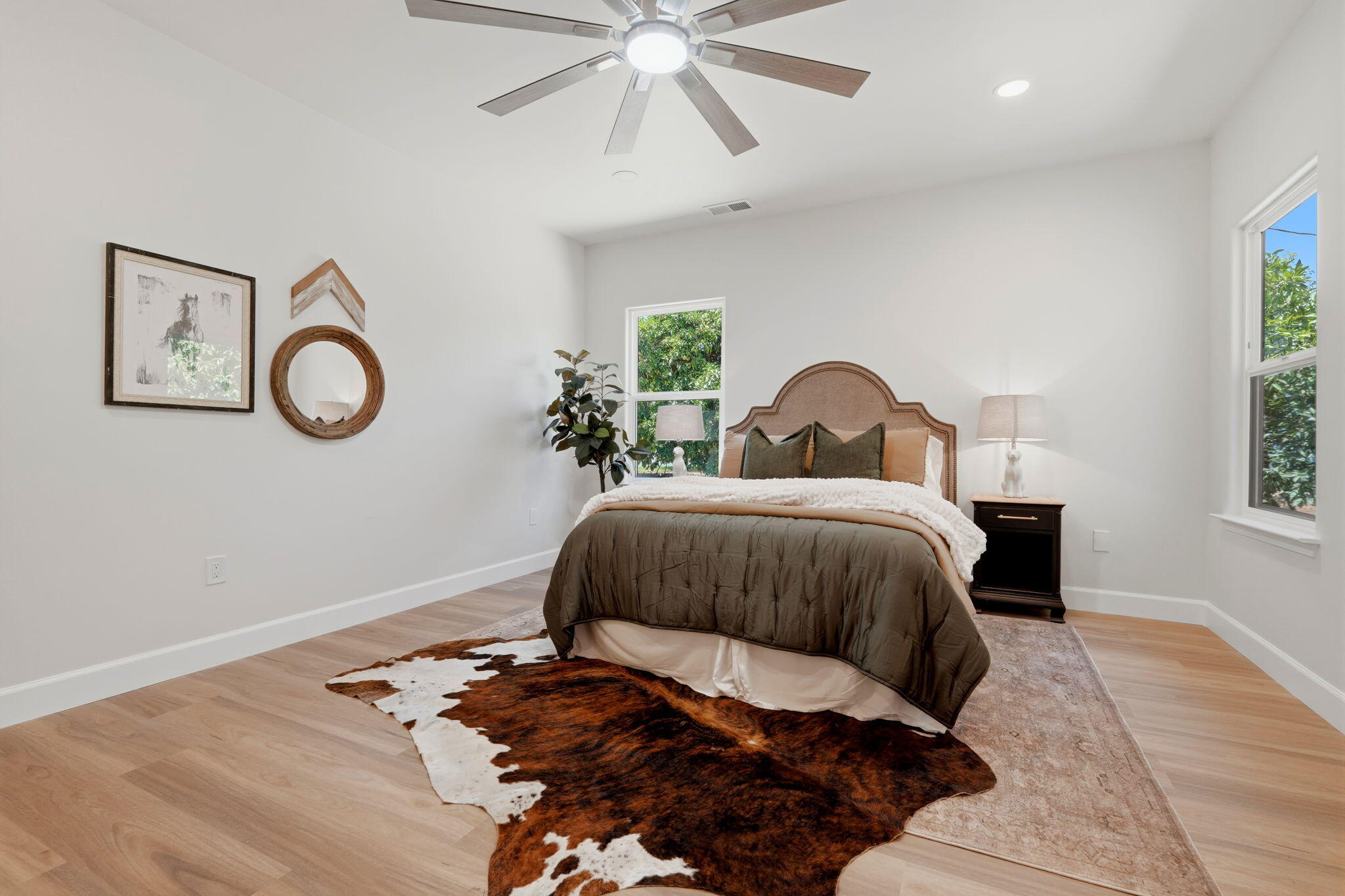 208 N N Linwood St, Visalia, CA 93291