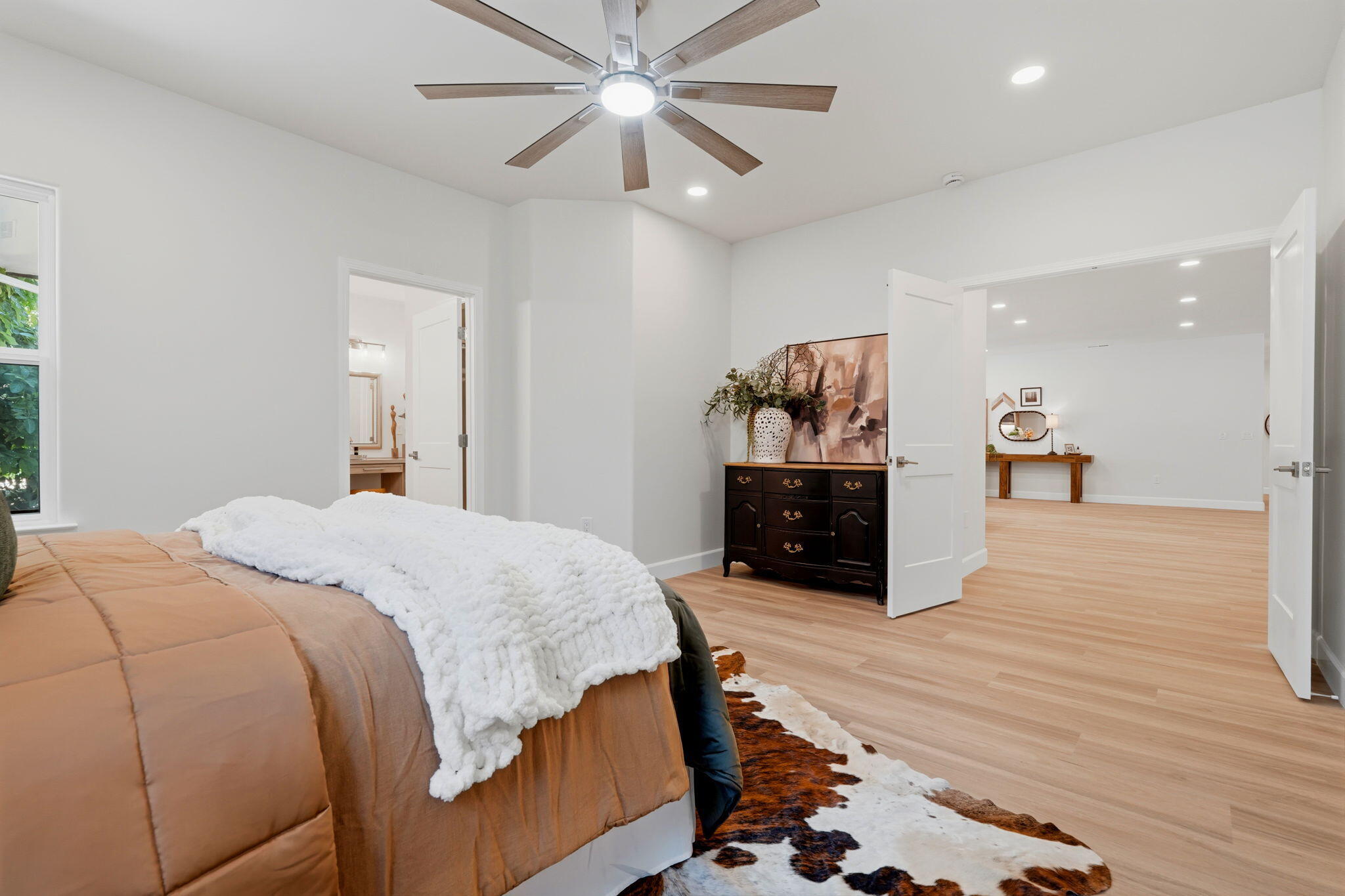 208 N N Linwood St, Visalia, CA 93291