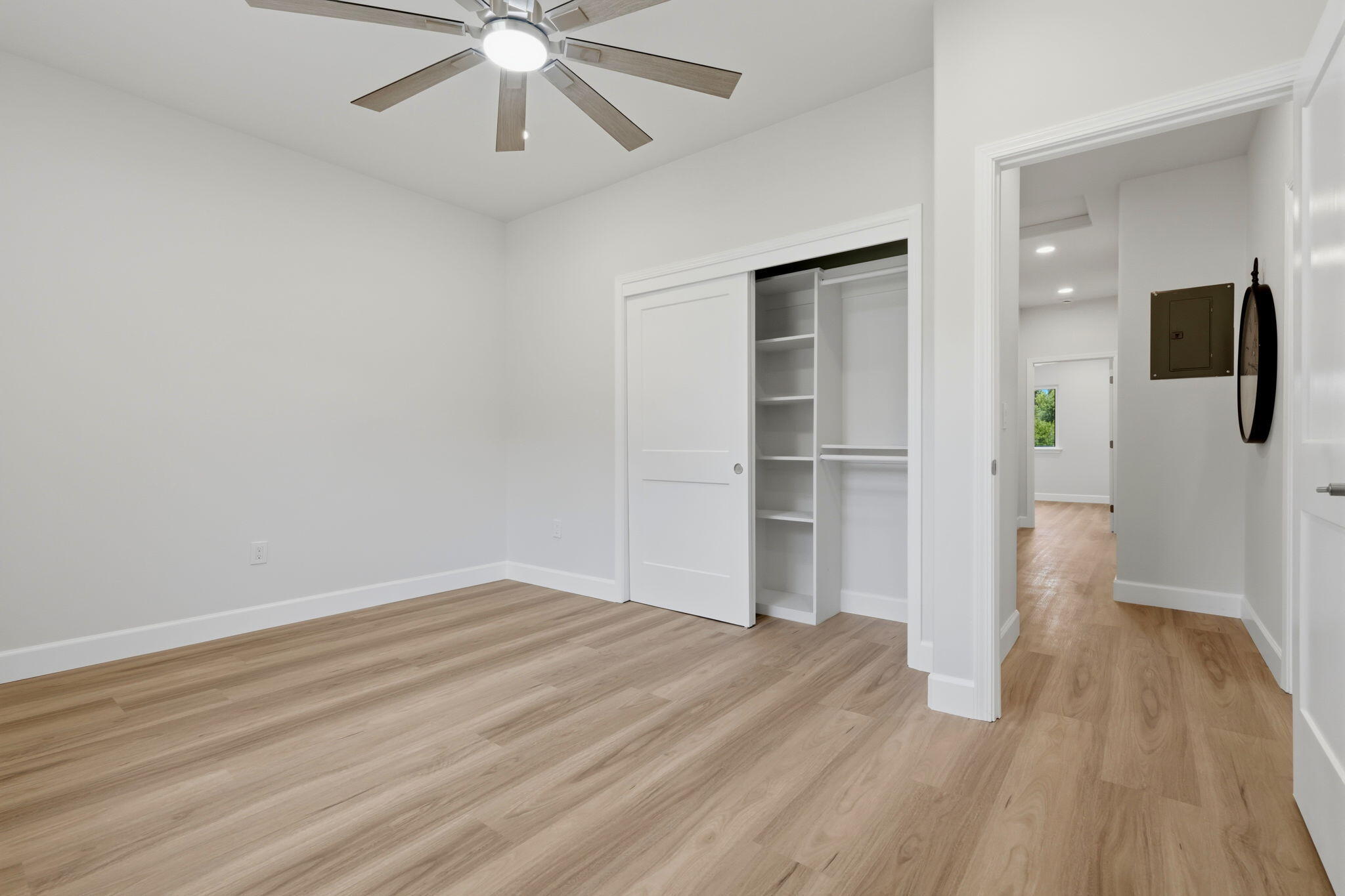 208 N N Linwood St, Visalia, CA 93291