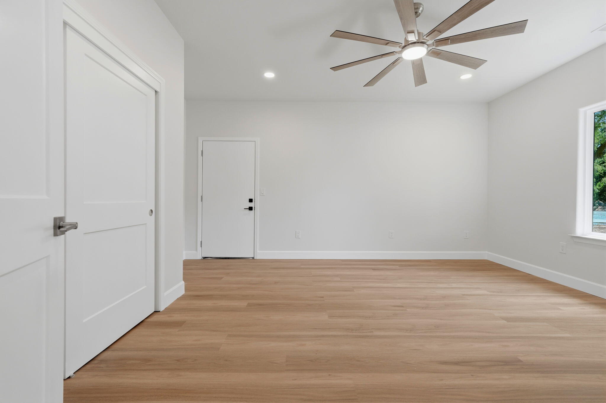 208 N N Linwood St, Visalia, CA 93291