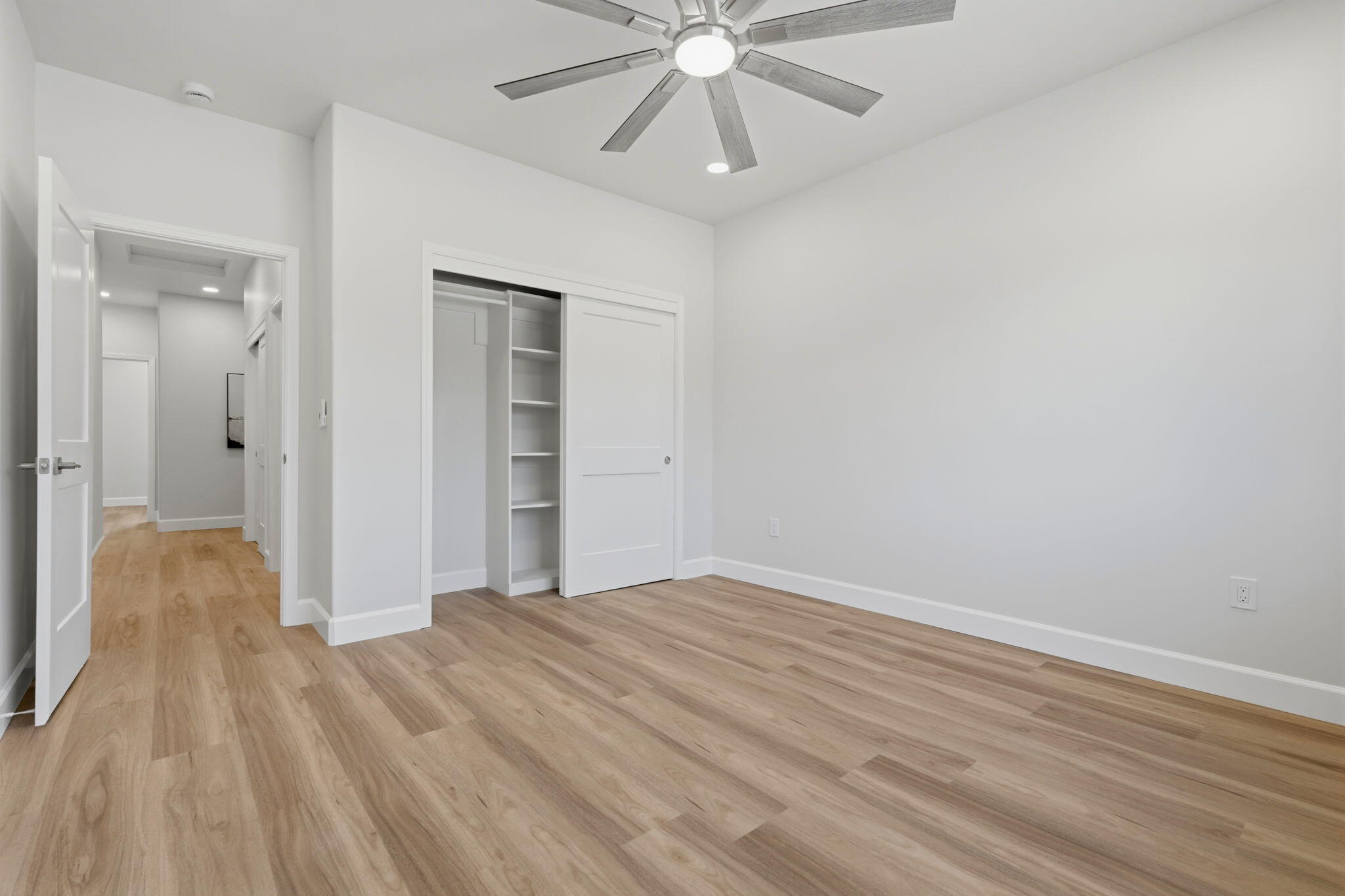 208 N N Linwood St, Visalia, CA 93291