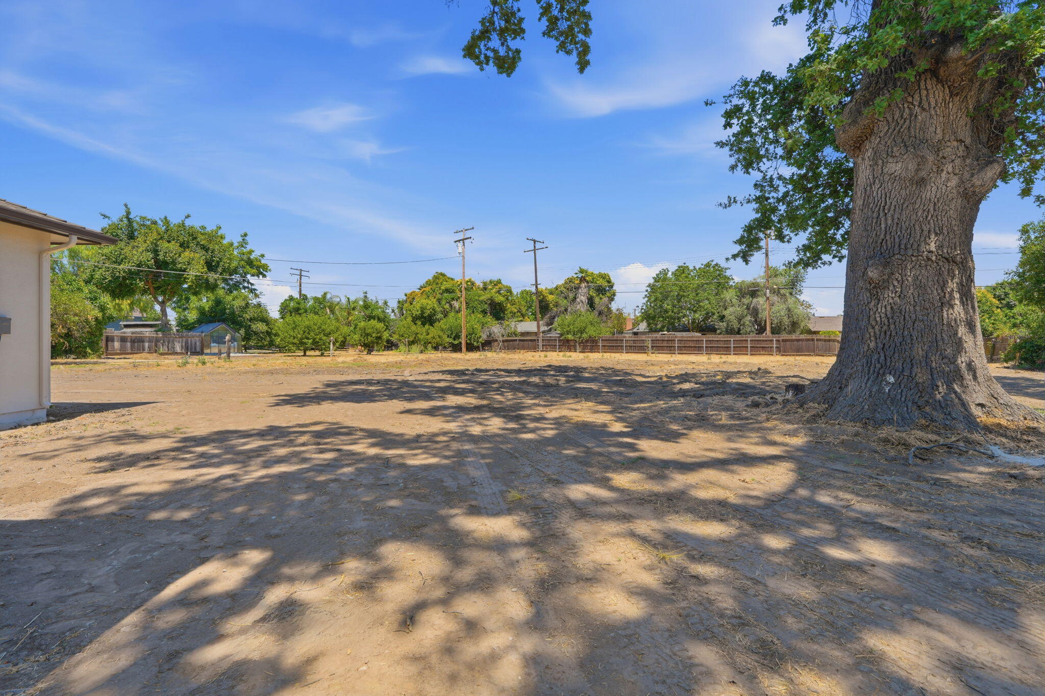 208 N N Linwood St, Visalia, CA 93291