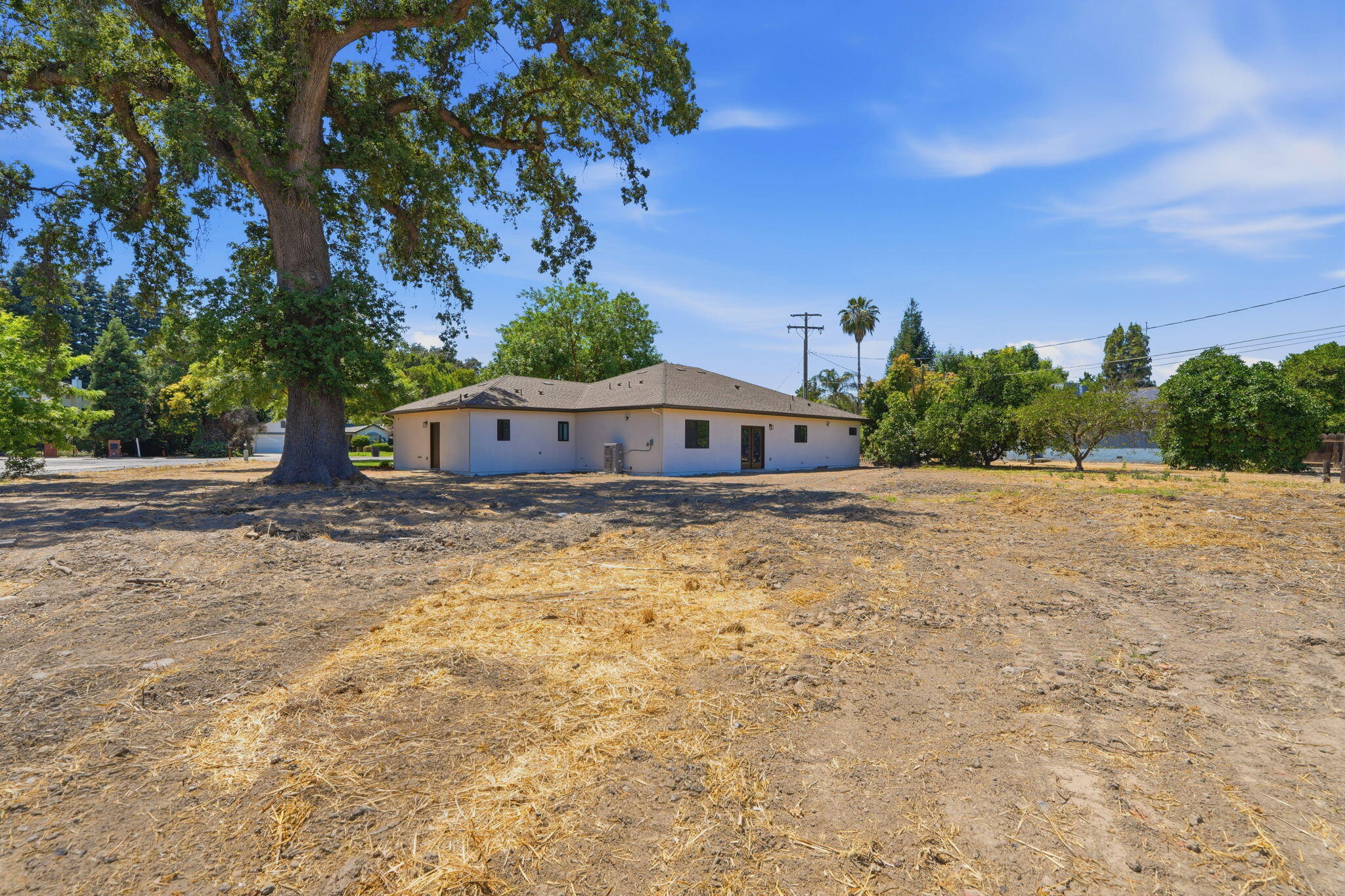 208 N N Linwood St, Visalia, CA 93291