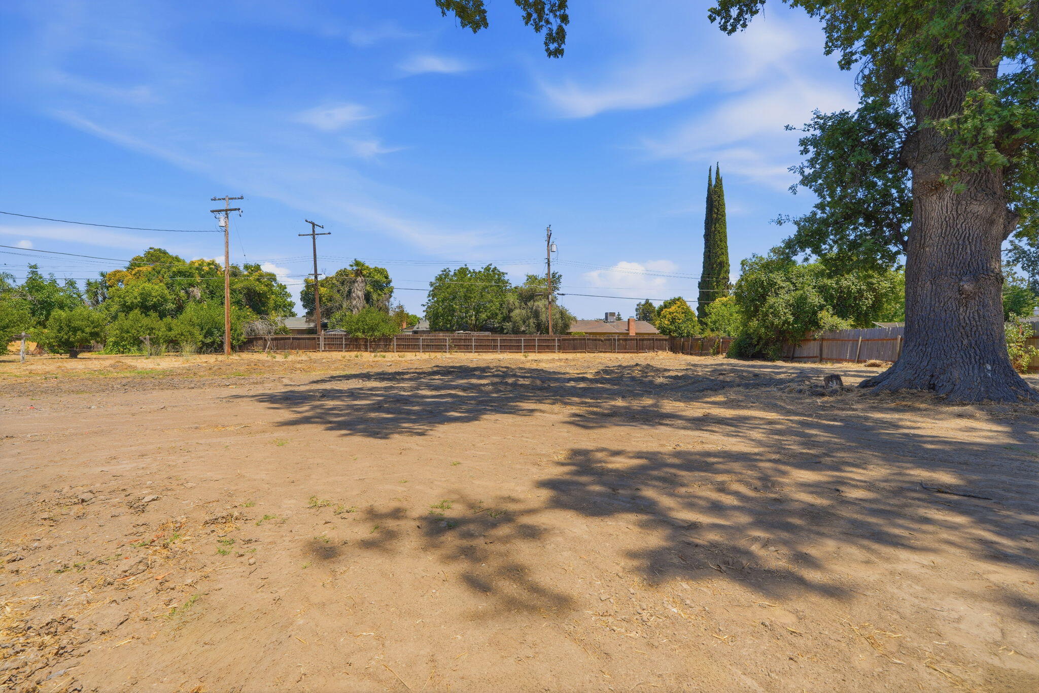 208 N N Linwood St, Visalia, CA 93291