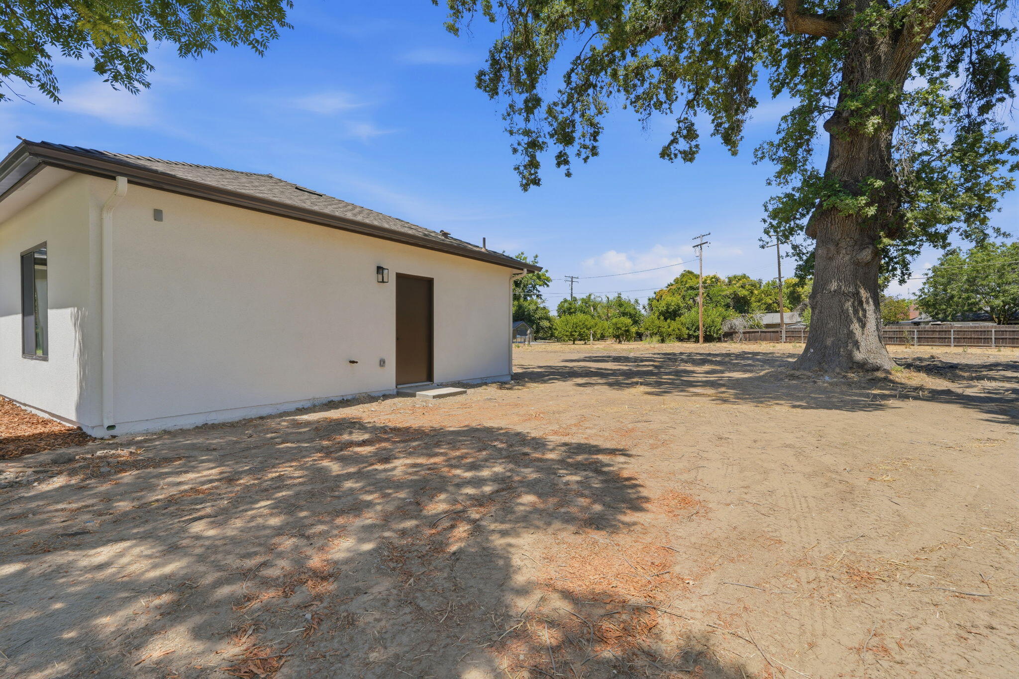208 N N Linwood St, Visalia, CA 93291