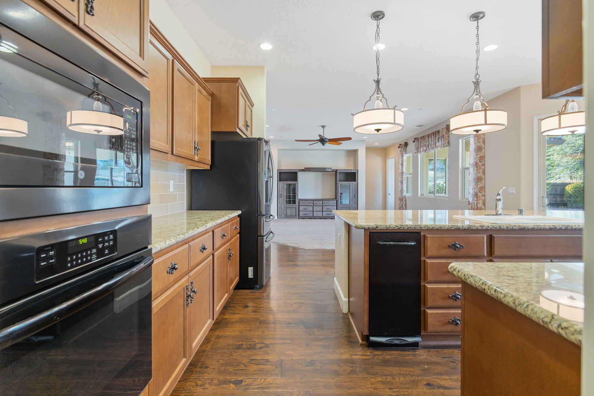 3072 Cape Canyon Ave, Tulare, CA 93274