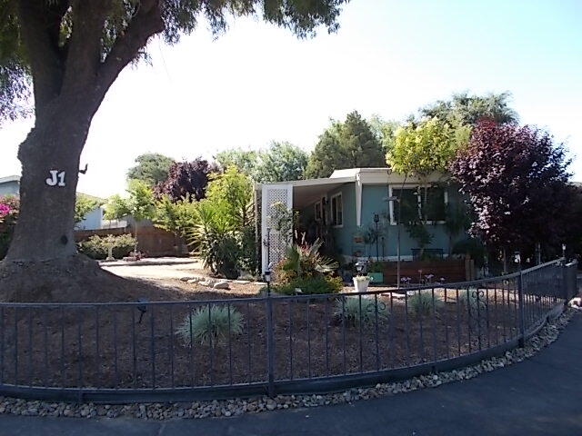 2400 W Midvalley Ave #J-01, Visalia, CA 93277
