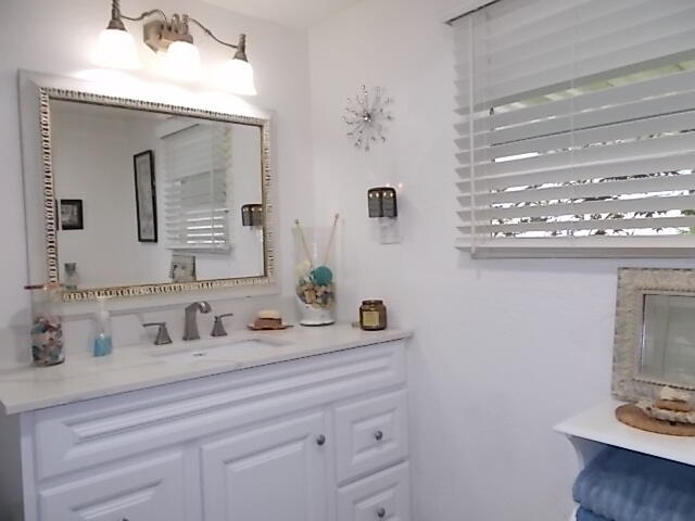 2400 W Midvalley Ave #J-01, Visalia, CA 93277