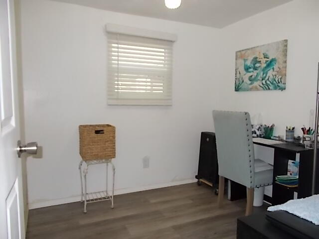2400 W Midvalley Ave #J-01, Visalia, CA 93277