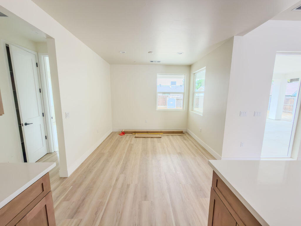181 Grace Ct, Lemoore, CA 93245