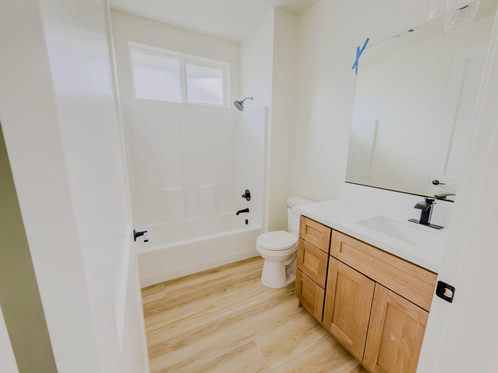 181 Grace Ct, Lemoore, CA 93245