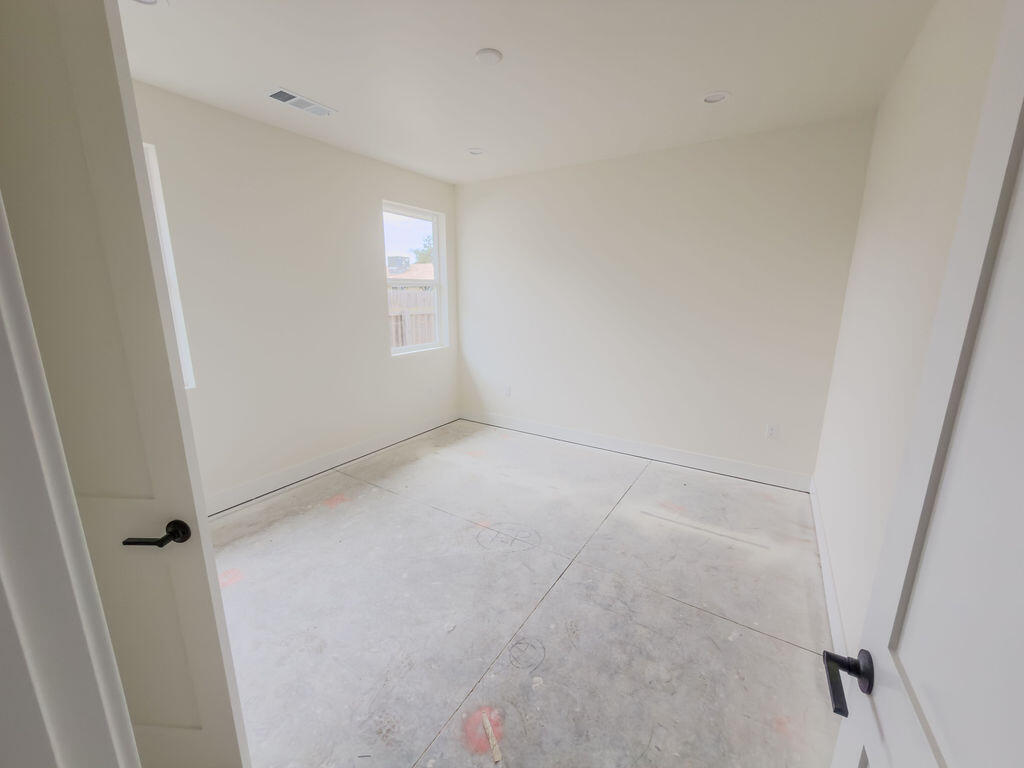 181 Grace Ct, Lemoore, CA 93245