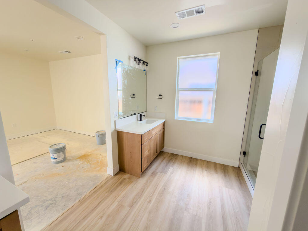 181 Grace Ct, Lemoore, CA 93245