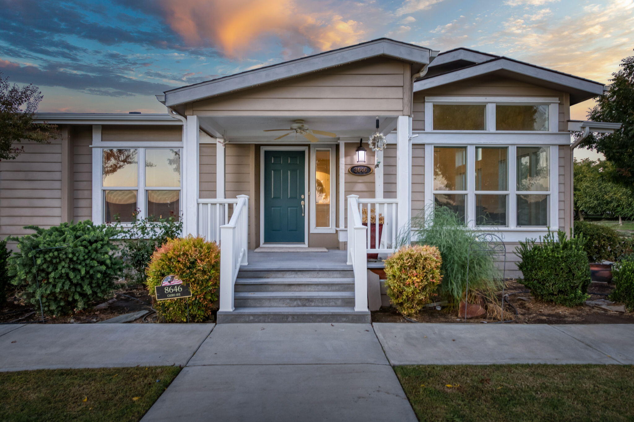 8646 Cairo Ave, Laton, CA 93242