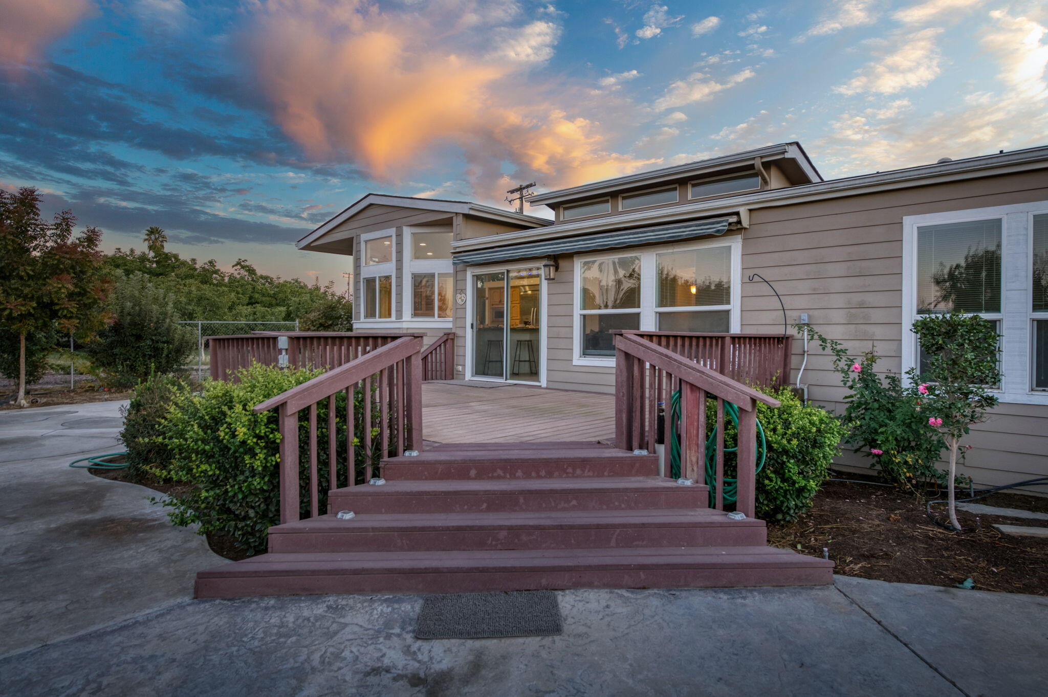 8646 Cairo Ave, Laton, CA 93242
