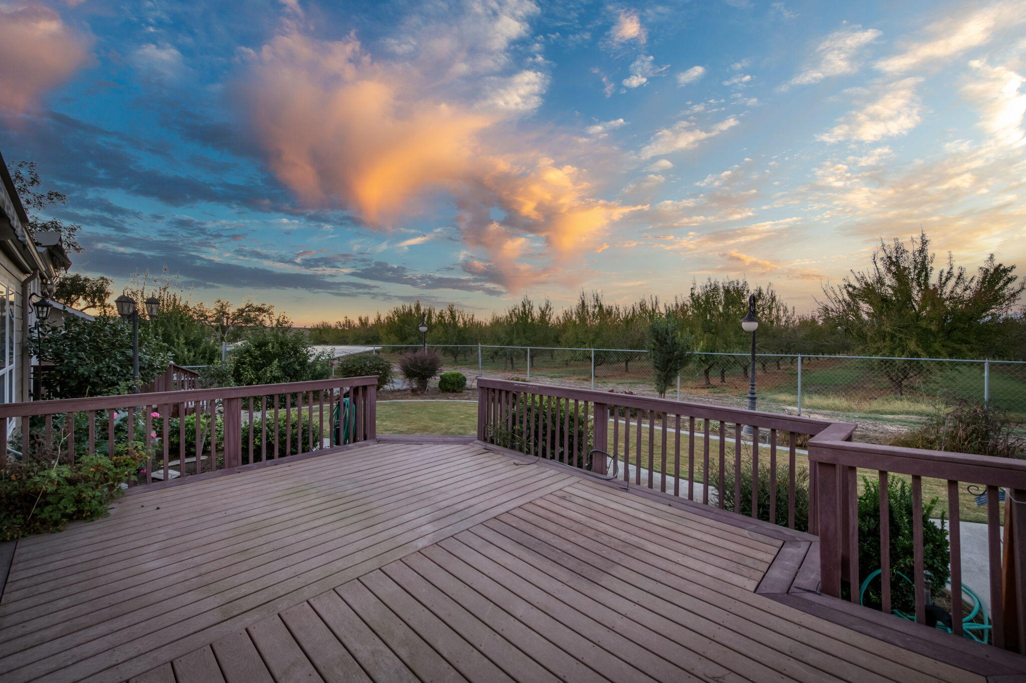 8646 Cairo Ave, Laton, CA 93242