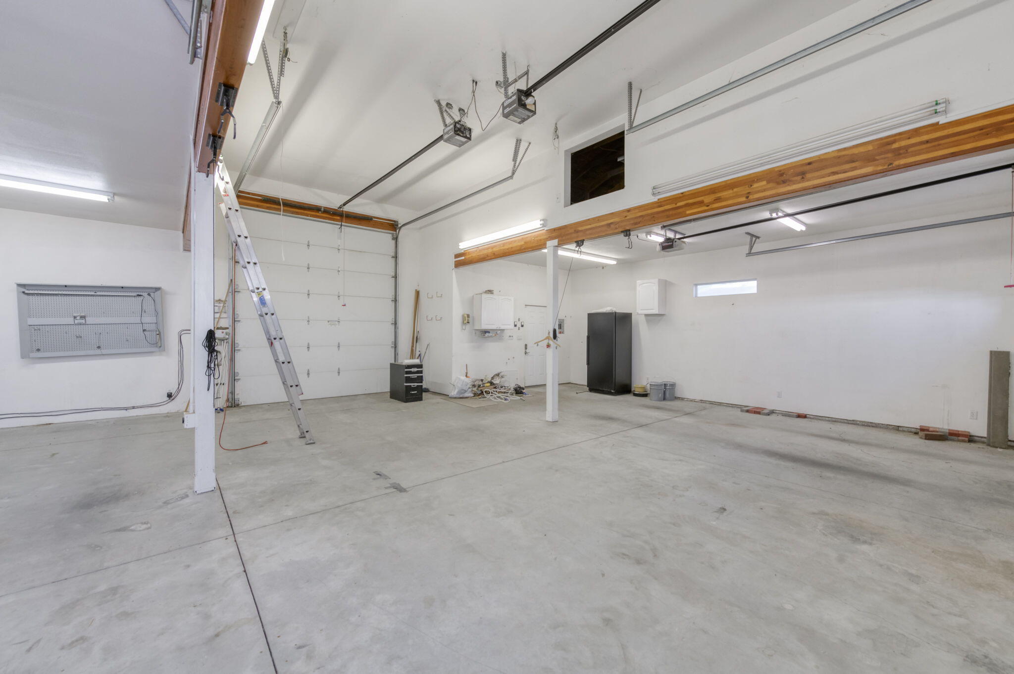8646 Cairo Ave, Laton, CA 93242