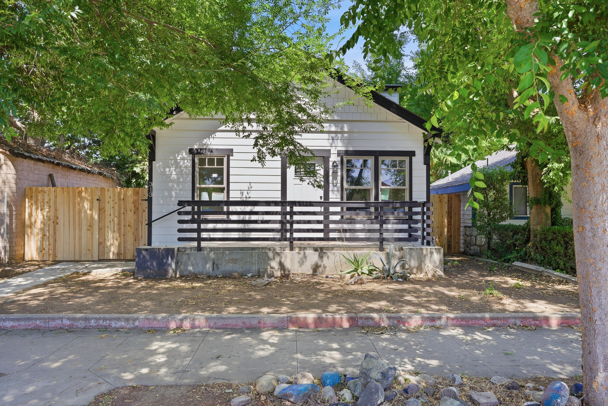 313 S C St, Exeter, CA 93221