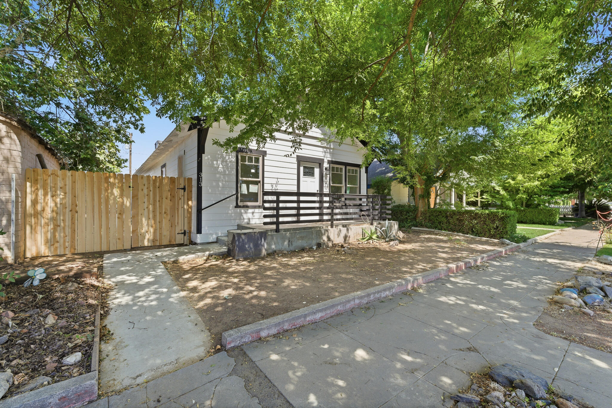 313 S C St, Exeter, CA 93221