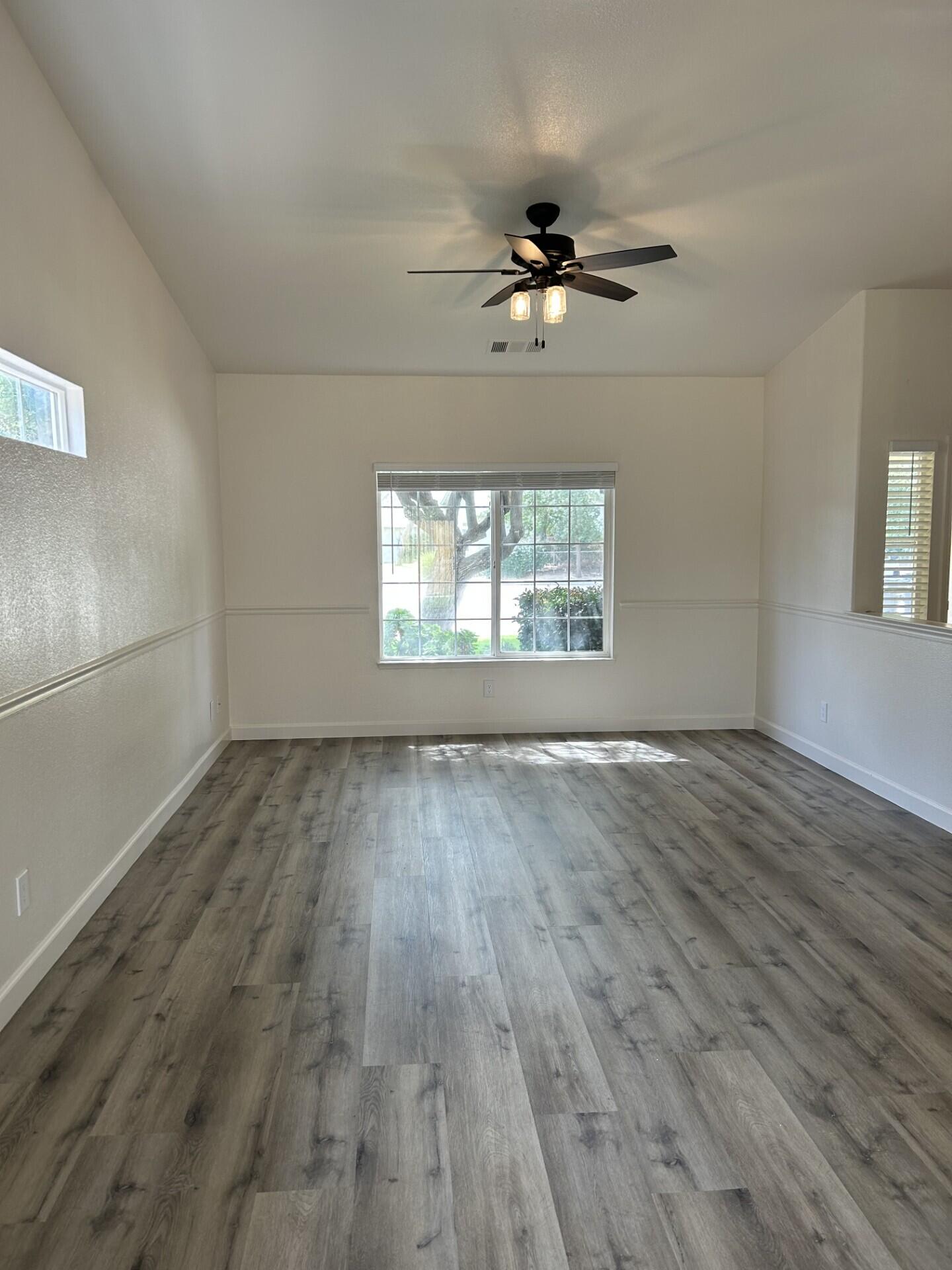 4724 W Manor Ct, Visalia, CA 93291