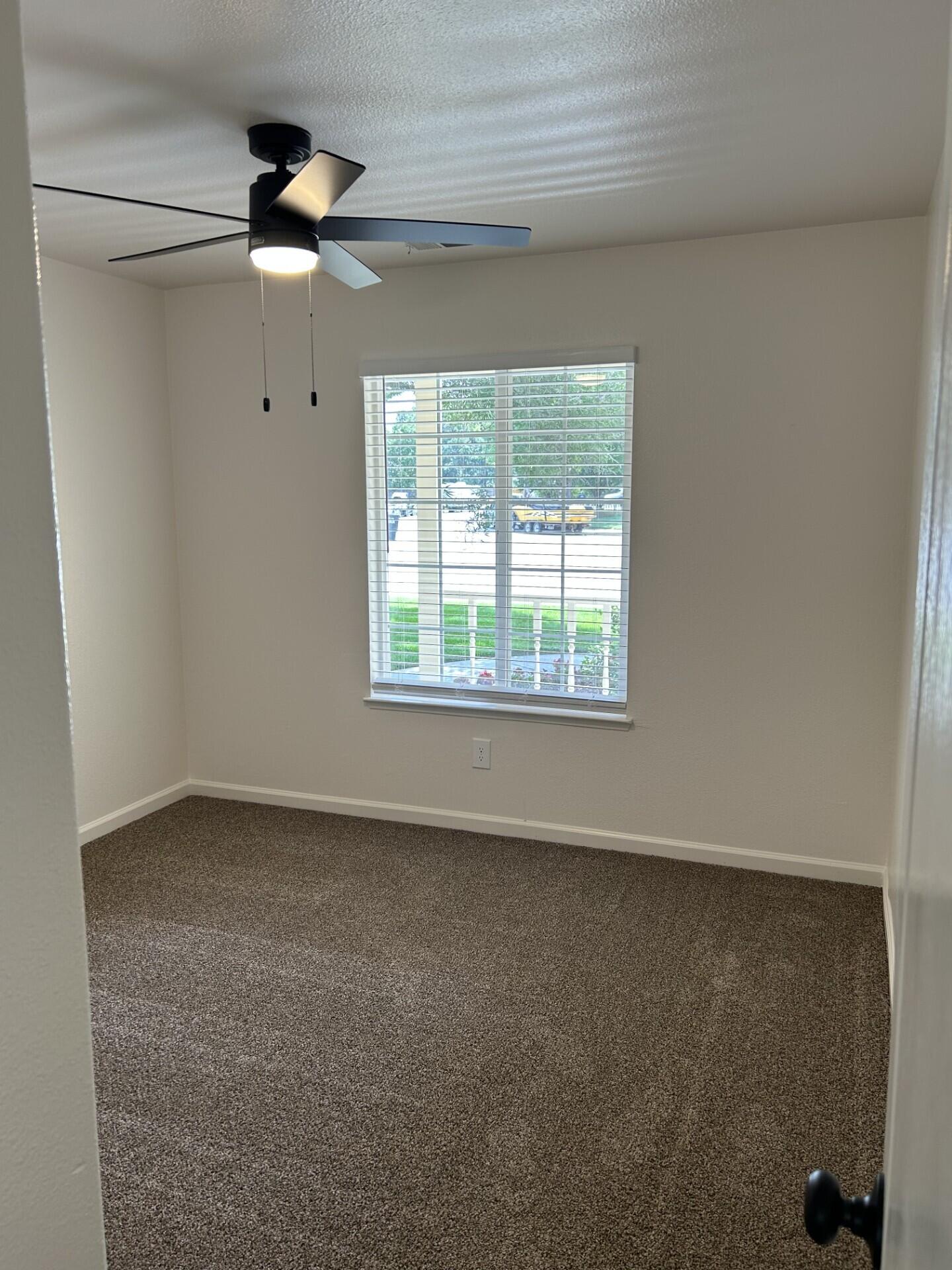 4724 W Manor Ct, Visalia, CA 93291