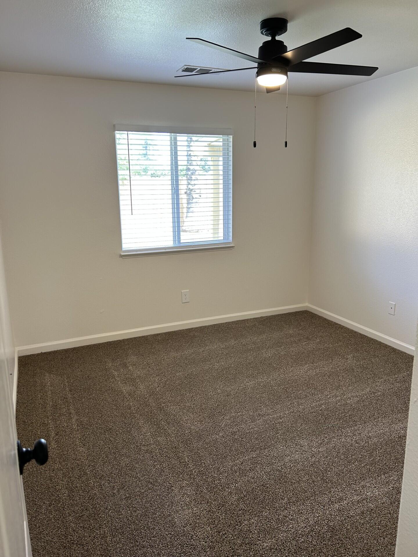 4724 W Manor Ct, Visalia, CA 93291